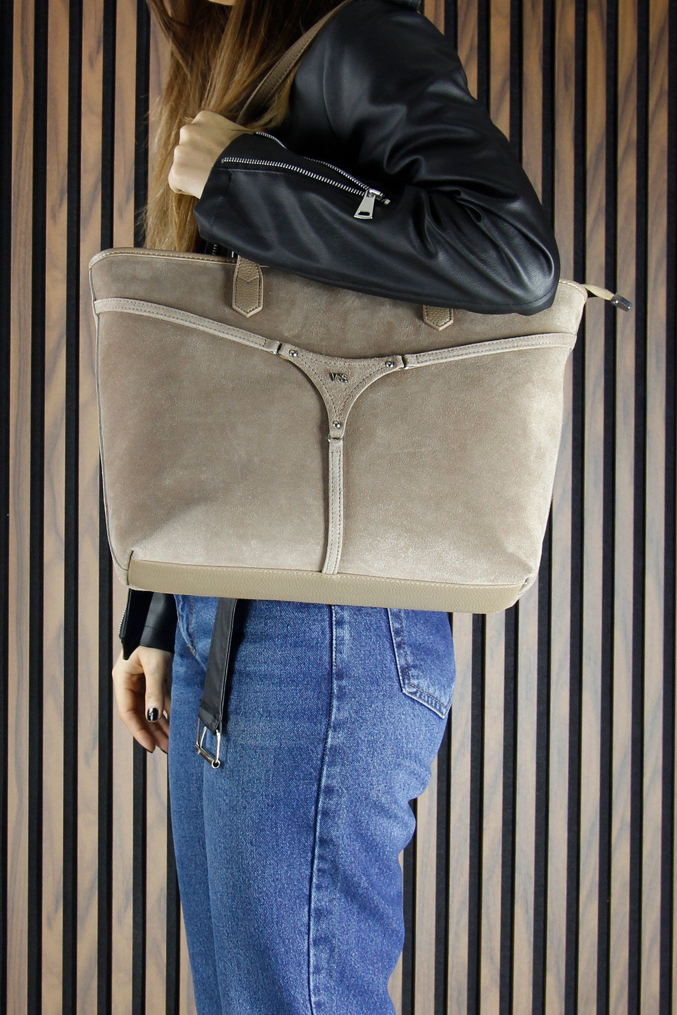 (VSN5018OC) Kum Hakiki Dana Süet Fermuarlı Üç Bölmeli İç Cepli Büyük Boy Günlük Omuz Çantası