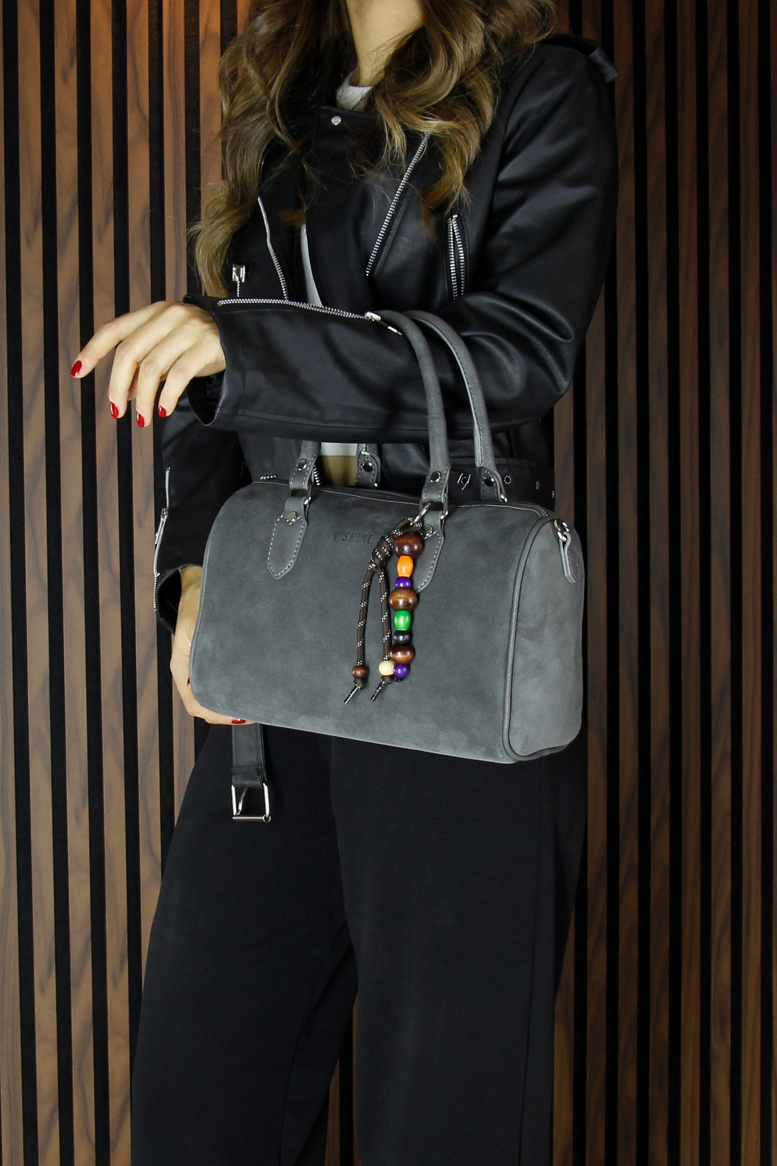 (VSN5011OC) Gri Hakiki Dana Süet Fermuarlı İç Cepli Askılı Boncuk Aksesuarlı Günlük Büyük Boy Omuz Çantası