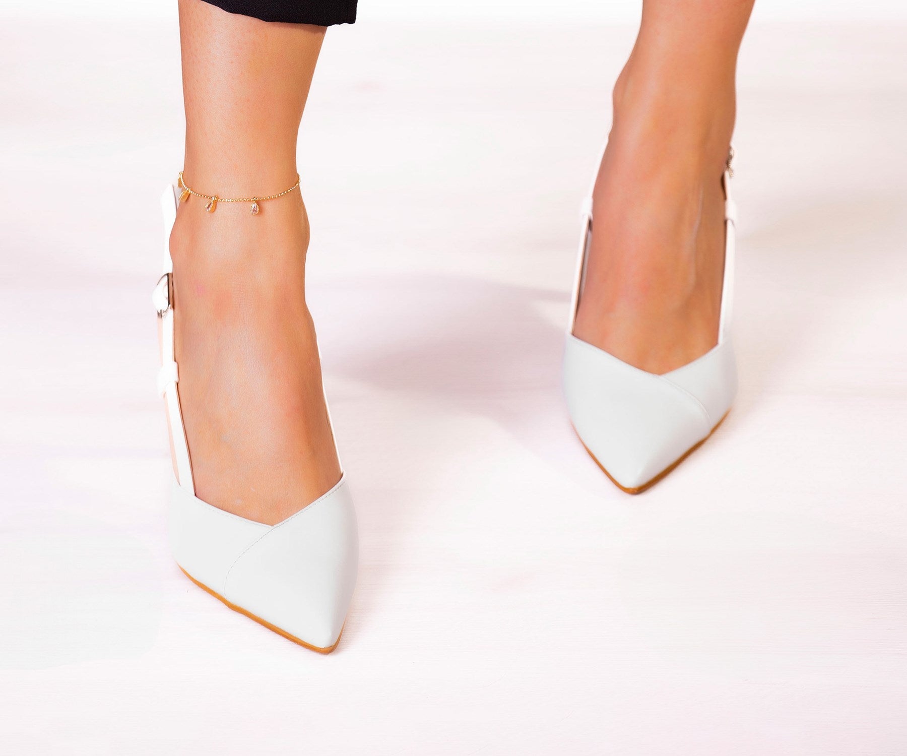 Sacha Beyaz Arkası Açık Stiletto