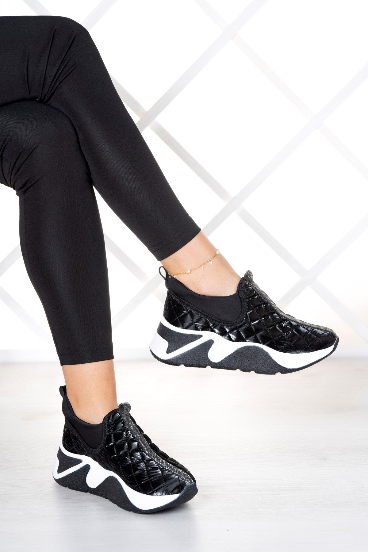 Cleopatra Siyah Baklava Desenli Taşlı Sneaker