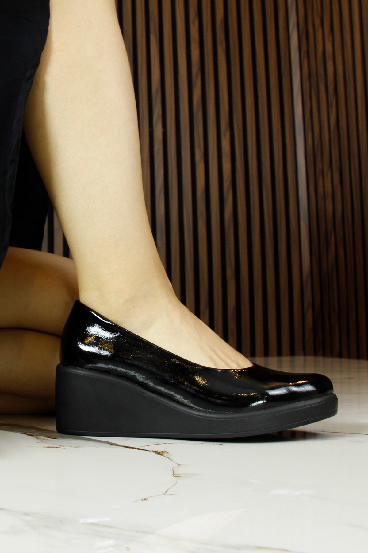 Mabel Siyah Rugan Hakiki Dana Derisi Dolgu Topuklu Günlük Ayakkabı