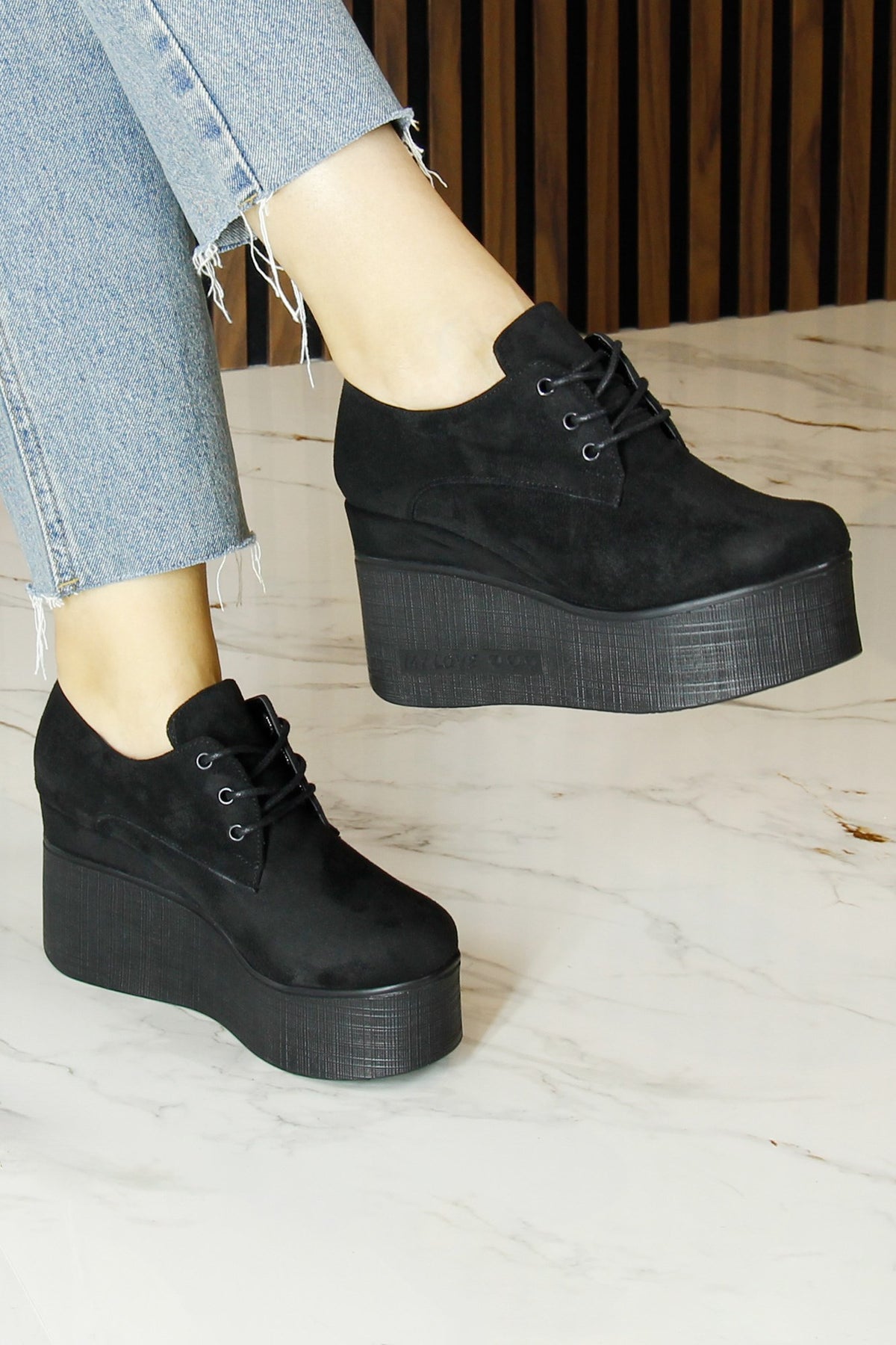 Apricity Siyah Süet Yuvarlak Burun Bağcıklı Gizli Dolgu Topuklu Günlük Ayakkabı