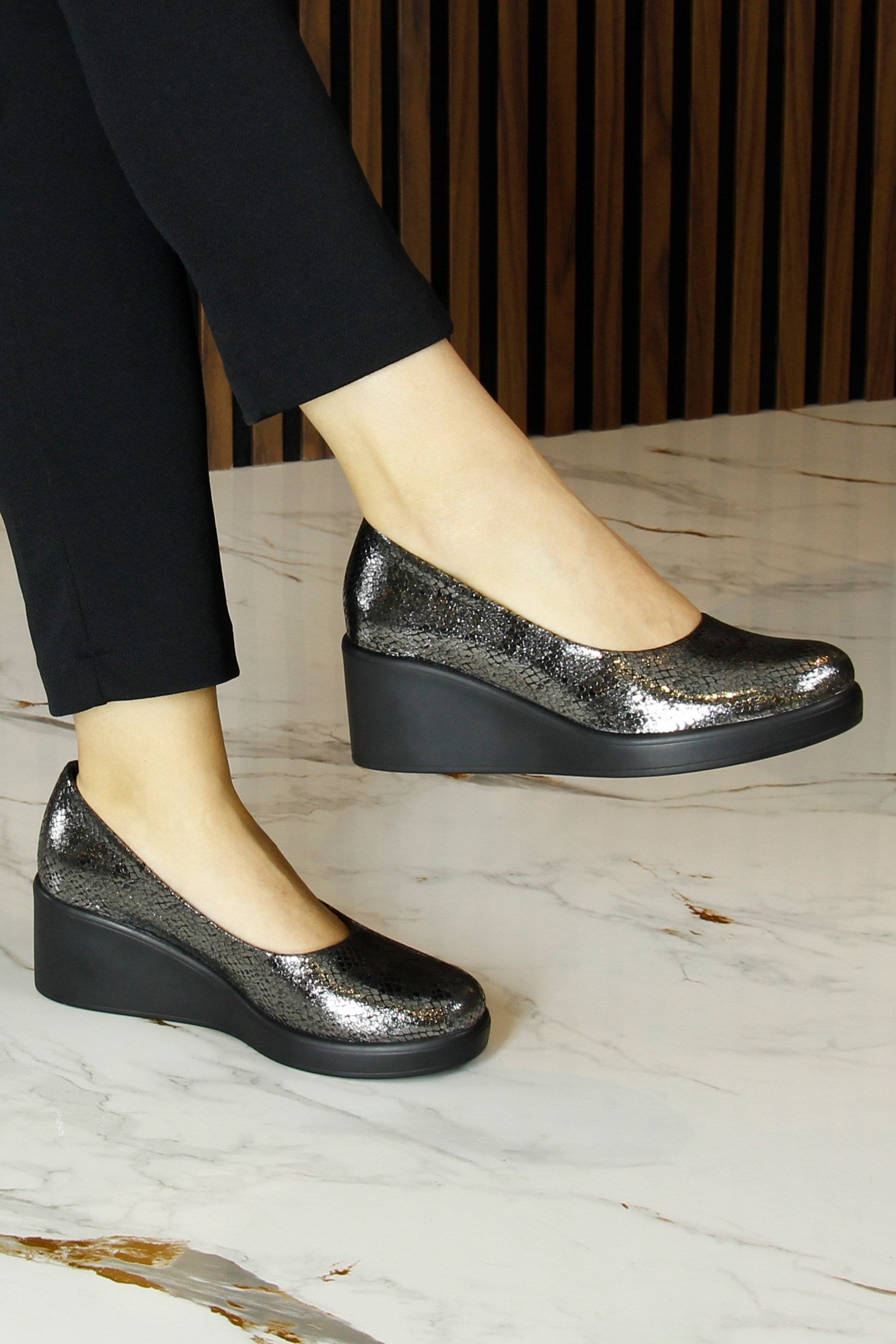 Mabel Gümüş Yılan Hakiki Dana Derisi Yuvarlak Burun Dolgu Topuklu Günlük Ayakkabı