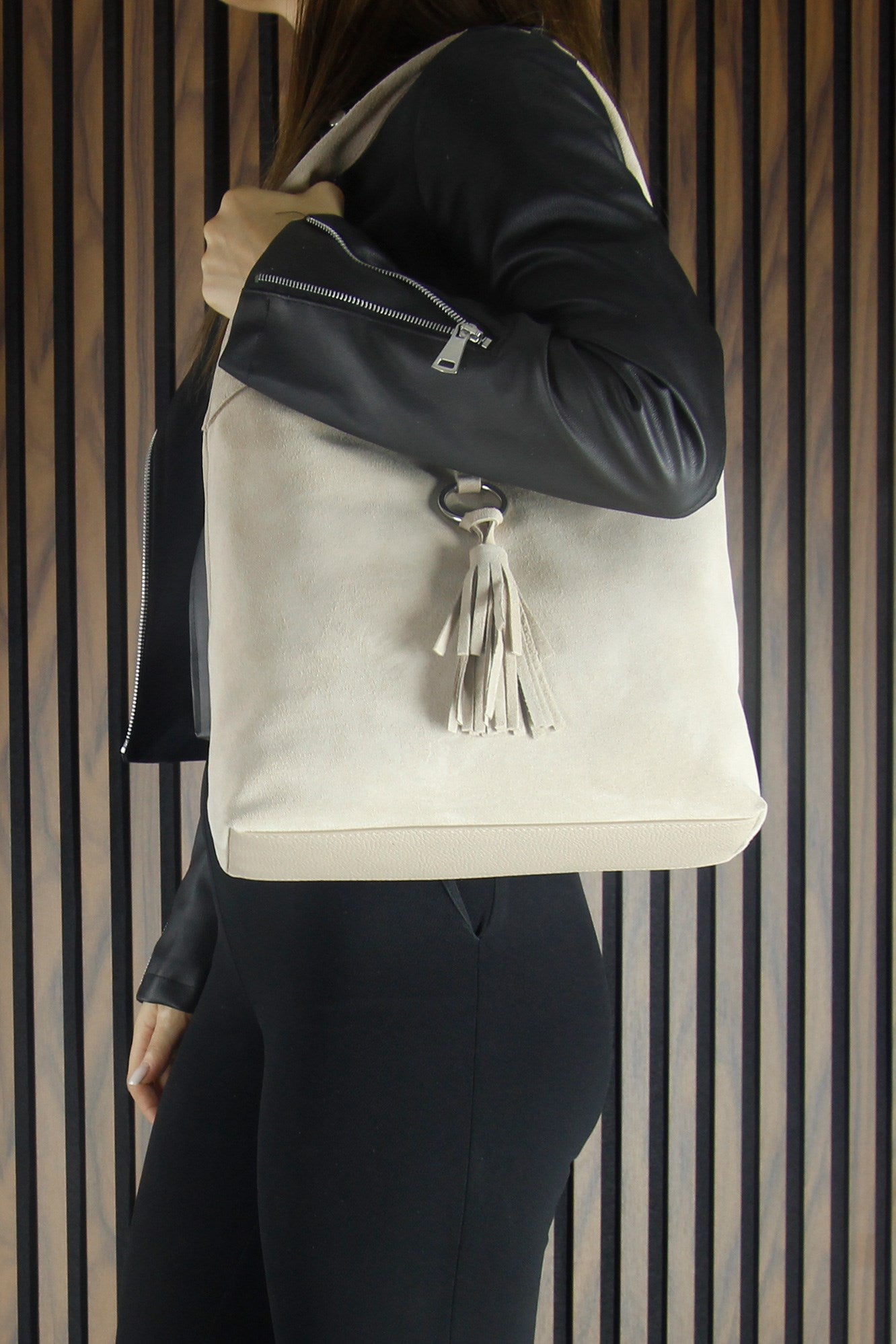 (VSN5015OC) Bej Hakiki Dana Süet Püsküllü Manyetik Kapaklı Orta Boy Günlük Omuz Çantası