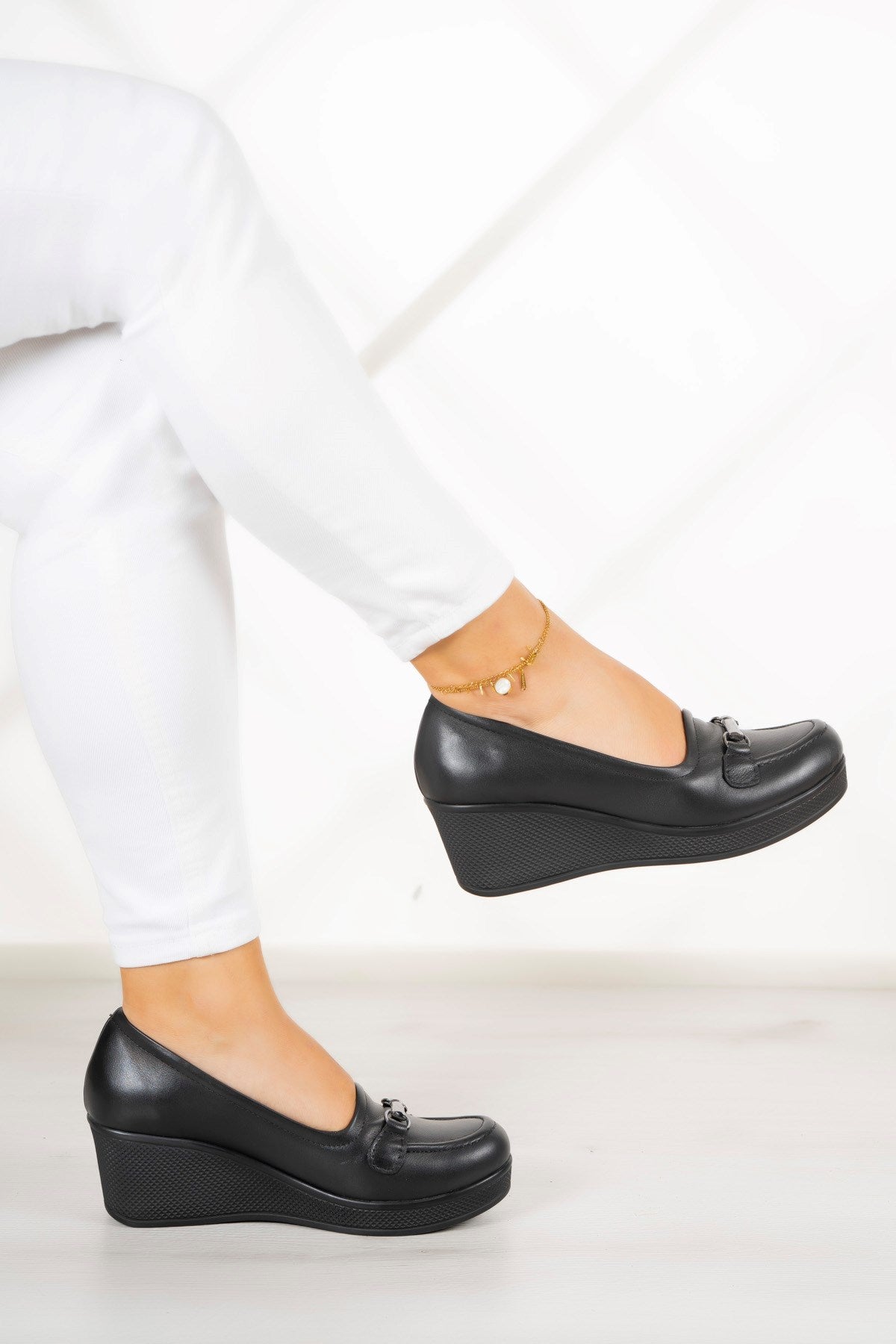 Maika Siyah Hakiki Deri Dolgu Topuklu Günlük Ayakkabı