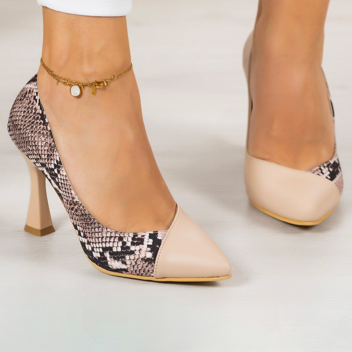 Jatqılı Plus Ten Yılan İnce Kadeh Topuklu Klasik Ayakkabı