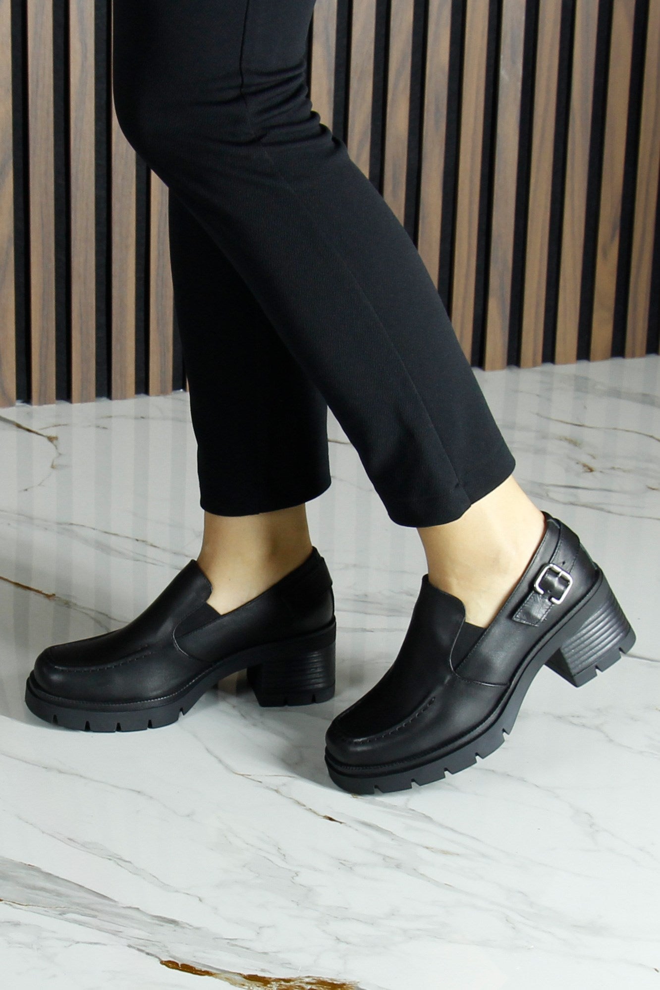 [MAX 5045] Siyah Hakiki Dana Derisi Lastikli Tokalı Kalın Topuklu Günlük Loafer Ayakkabı