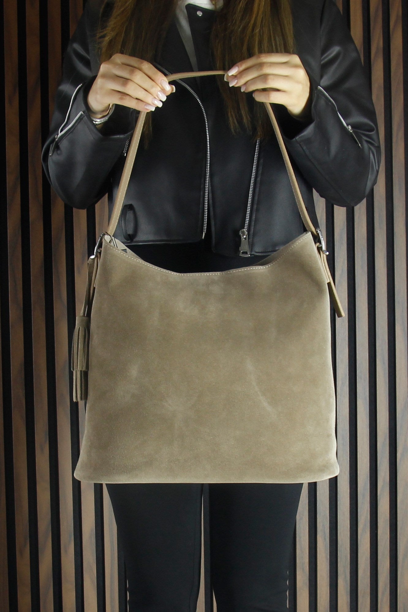 (VSN5016OC) Kum Hakiki Dana Süet Püsküllü Manyetik Kapaklı Büyük Boy Günlük Omuz Çantası ve El Çantası