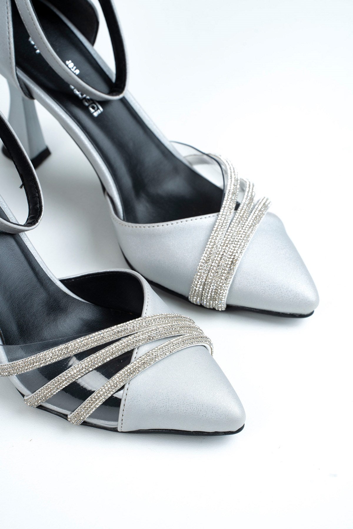 Çağla Gümüş Saten Taşlı Şeffaf Tasarımlı Ayakkabı