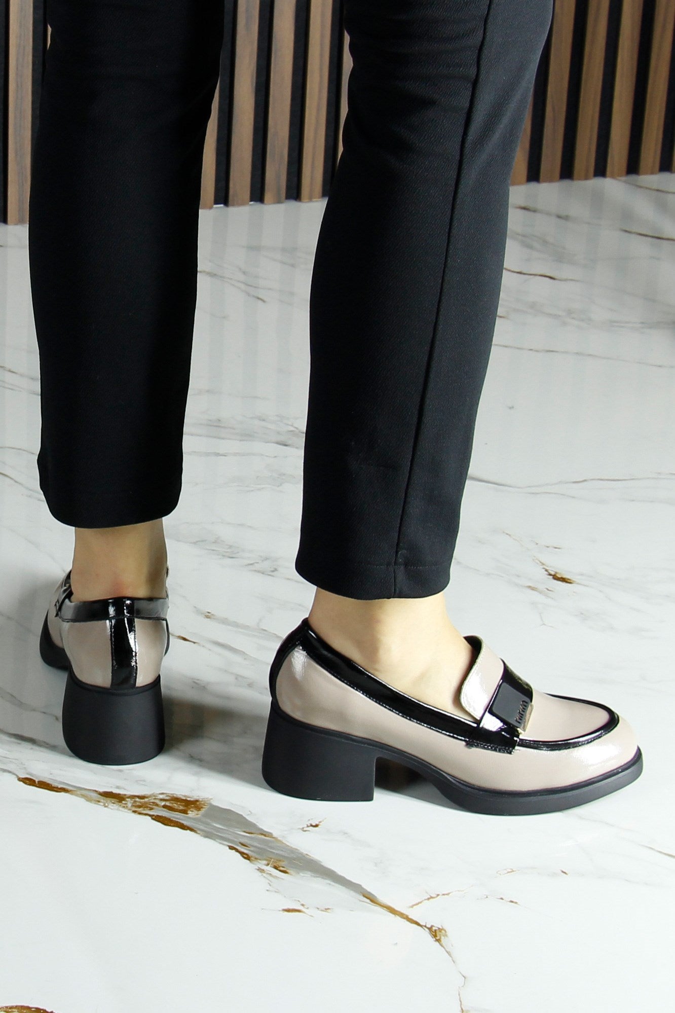 [MAX 54-141] Vizon Siyah Rugan Hakiki Dana Derisi Tokalı Kalın Topuklu Günlük Loafer Ayakkabı