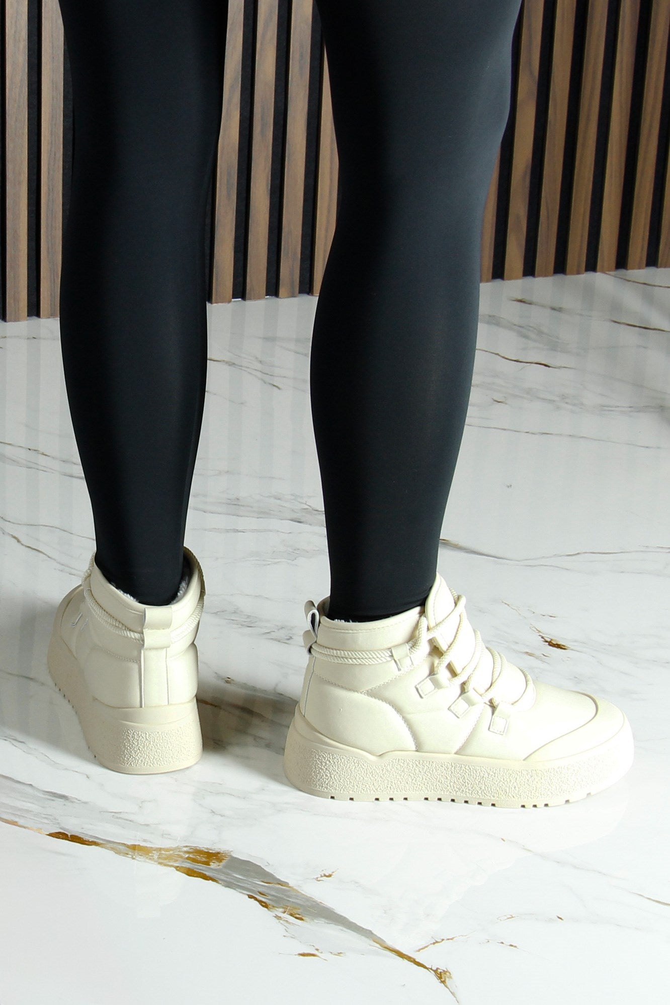 [261-BDLZ2004] Bej Vegan Kürk Astarlı Bağcıklı Yuvarlak Burun Flatform Taban Günlük Bot