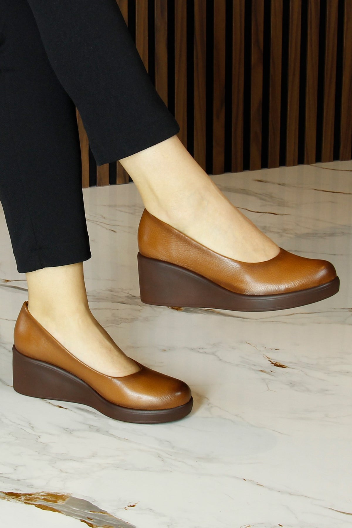 Mabel Taba Hakiki Dana Derisi Yuvarlak Burun Dolgu Topuklu Günlük Ayakkabı