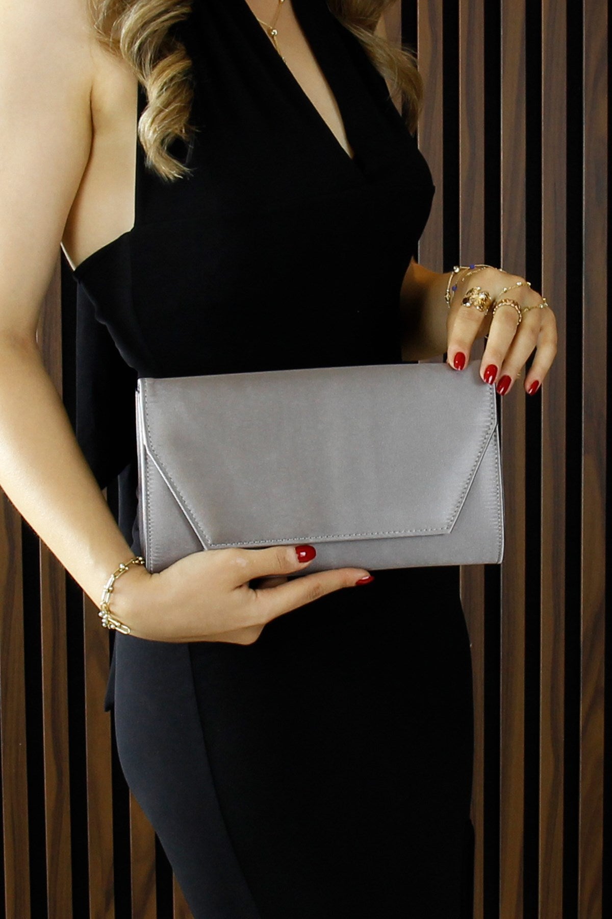 (ES0017AC) Antrasit Saten Zincir Askılı Manyetik Kapaklı İç Cepli Zarif Abiye El Çantası