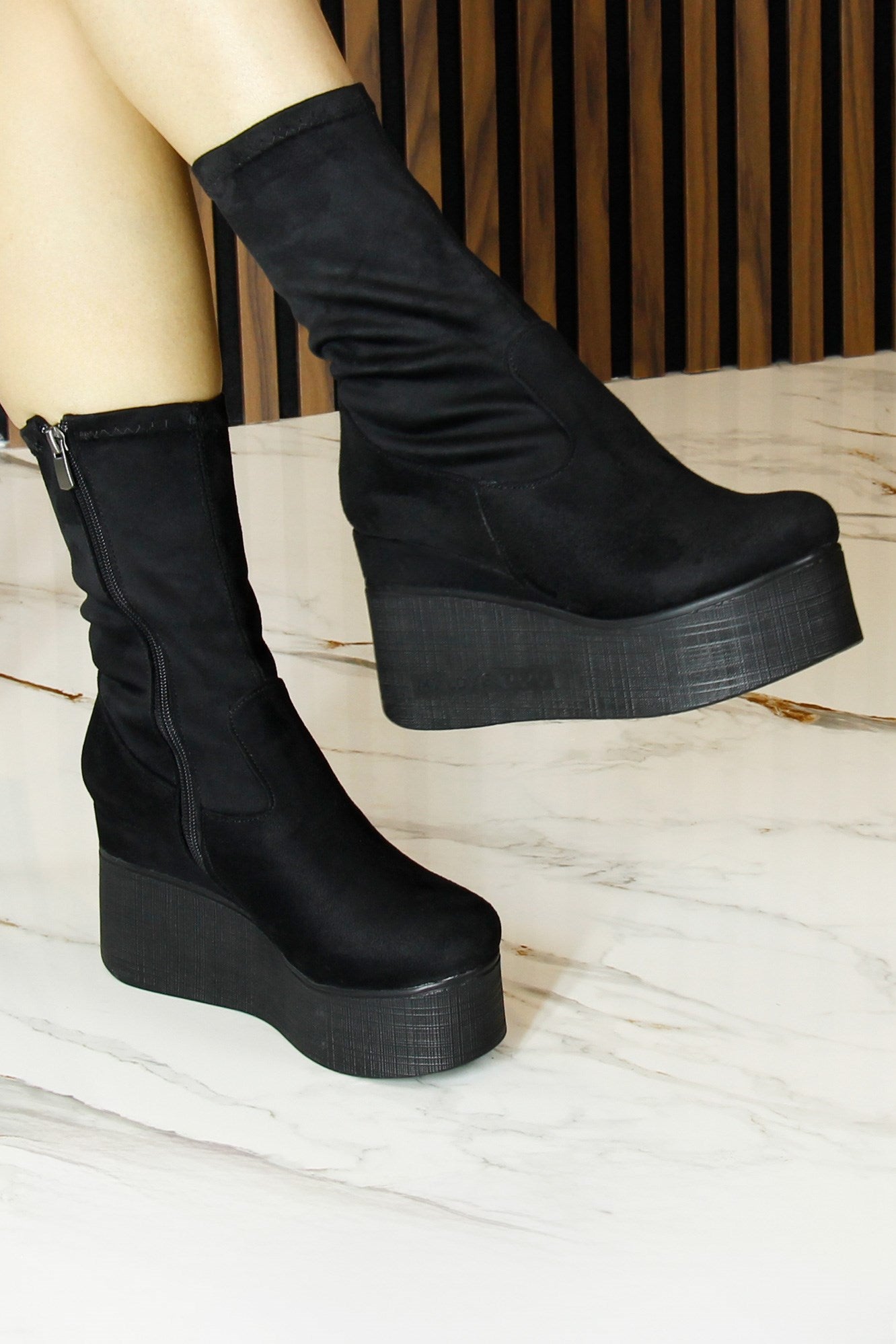 Yuki Siyah Süet Streç Kürk Astarlı Fermuarlı Yuvarlak Burun Gizli Dolgu Topuklu Bot