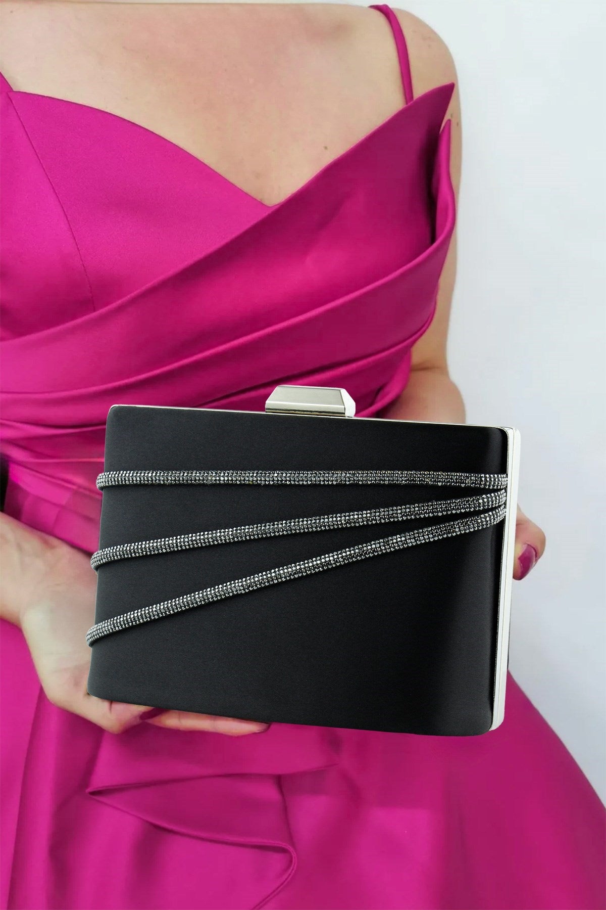 (ES0016AC) Siyah Saten Taşlı Gümüş Metal Saplı Zincir Askılı Abiye Çanta