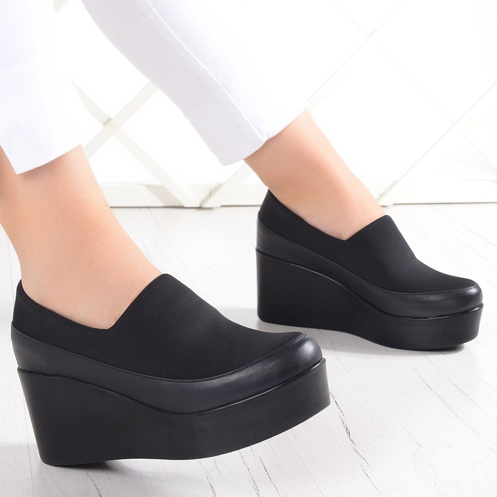 Carla Siyah Hakiki Deri Ön Yüz Streç Dolgu Topuklu Günlük Ayakkabı