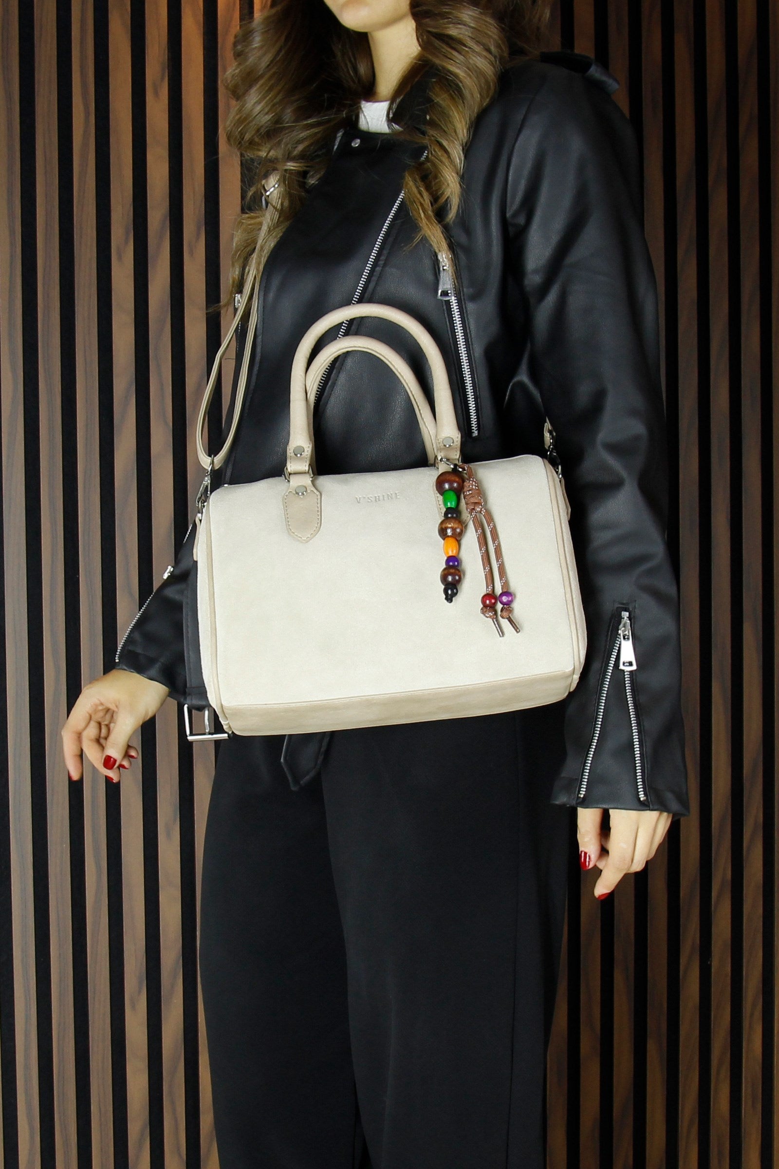 (VSN5011OC) Bej Hakiki Dana Süet Fermuarlı İç Cepli Askılı Boncuk Aksesuarlı Günlük Büyük Boy Omuz Çantası