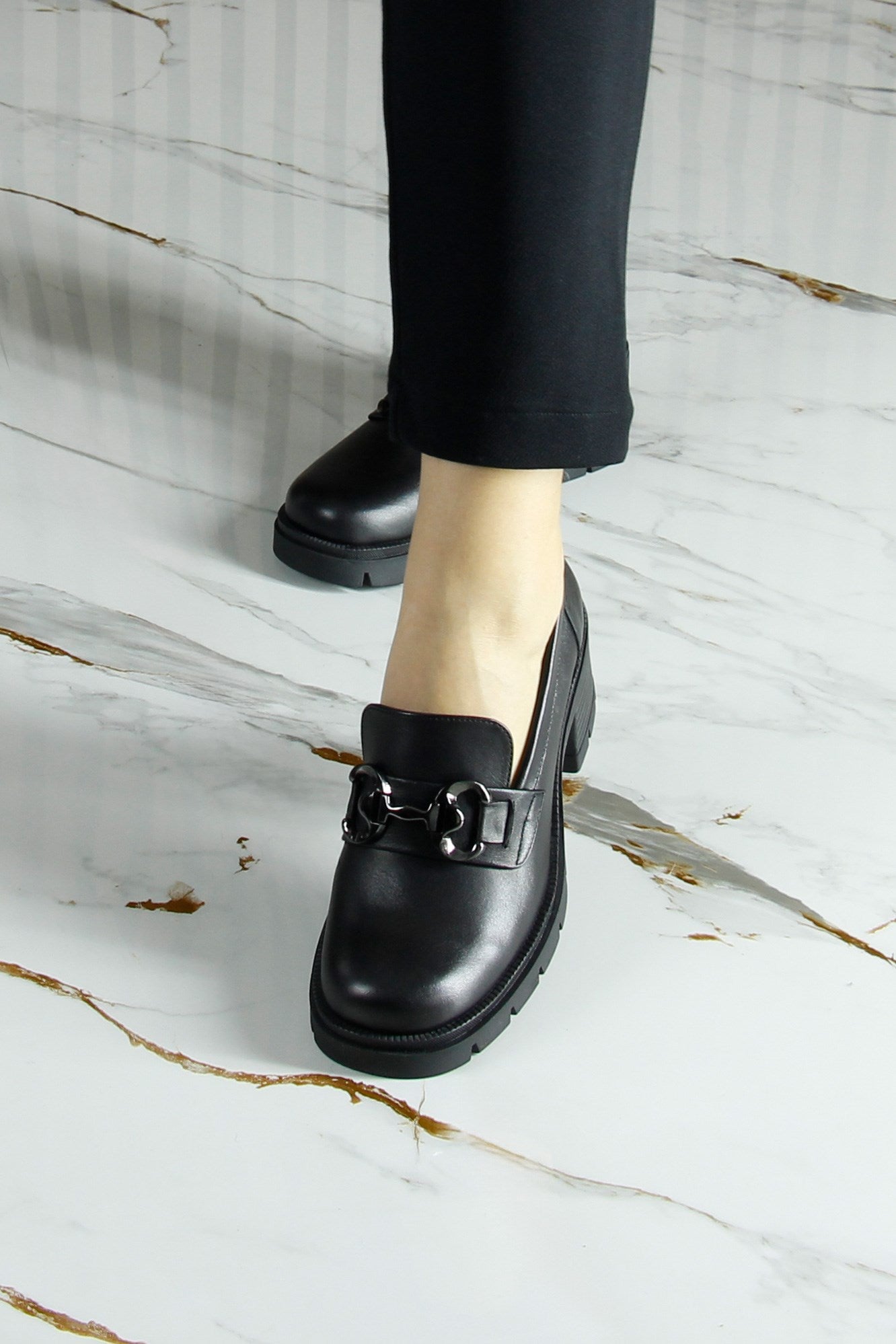 [MAX 5040] Siyah Hakiki Dana Derisi Tokalı Kalın Topuklu Günlük Loafer Ayakkabı