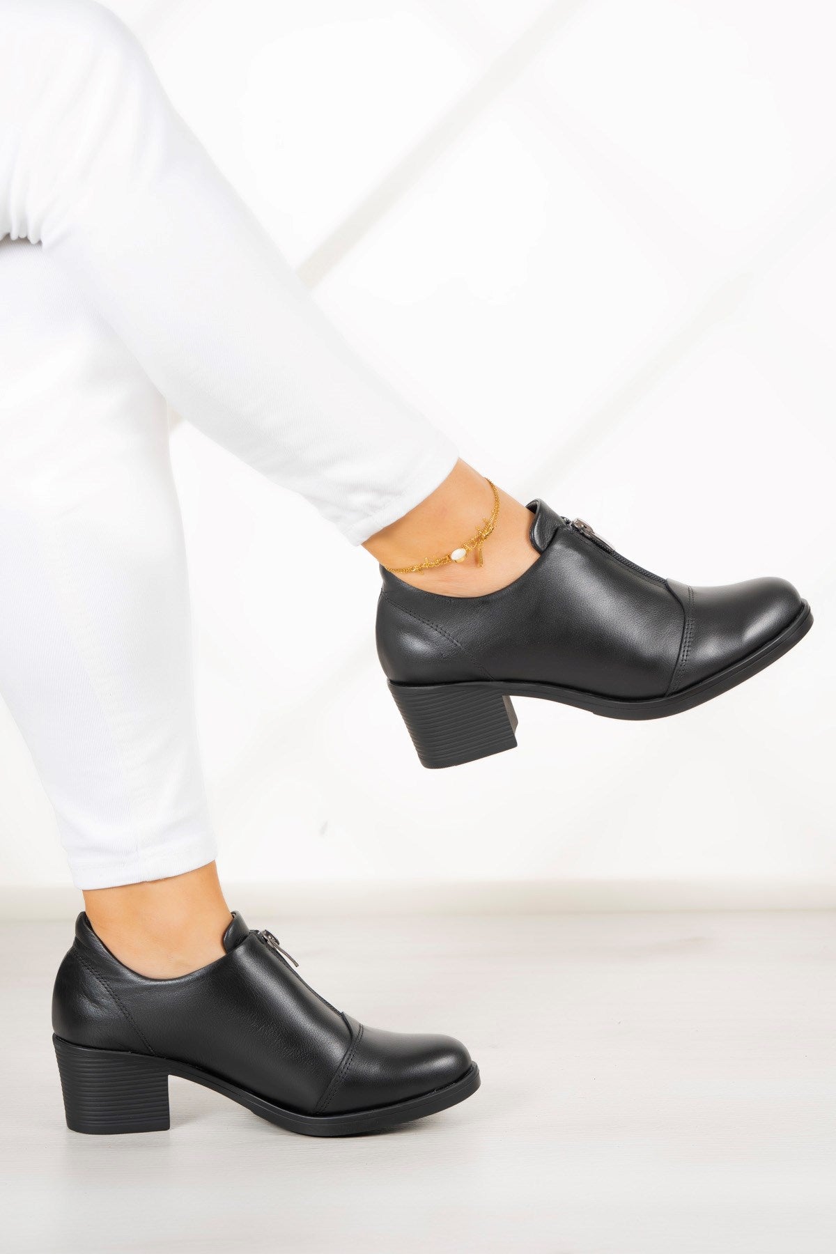 Brittany Siyah Hakiki Deri Fermuarlı Kalın Topuklu Günlük Ayakkabı