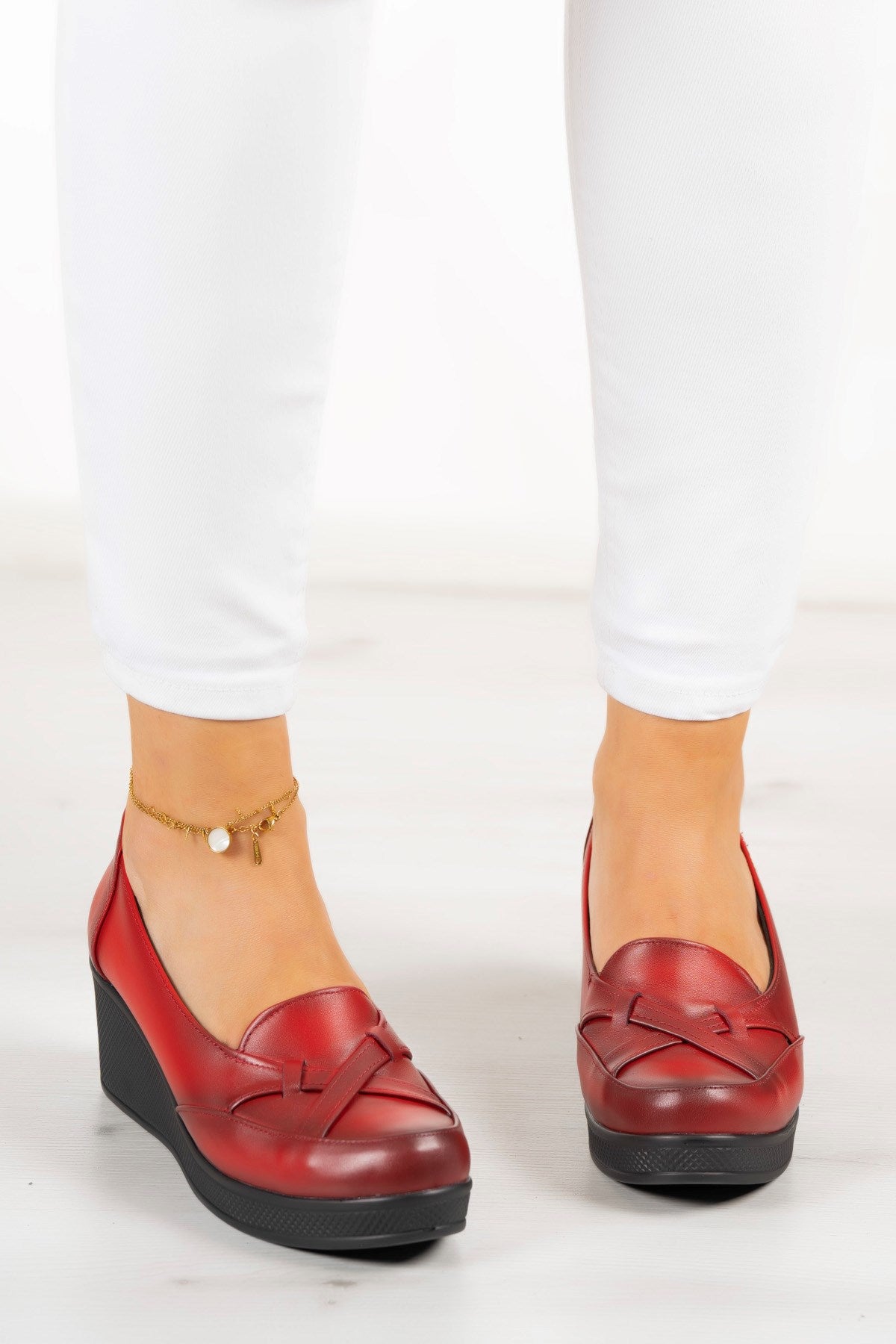 Shay Kırmızı Hakiki Deri Çapraz Bant Detaylı Dolgu Topuklu Günlük Ayakkabı