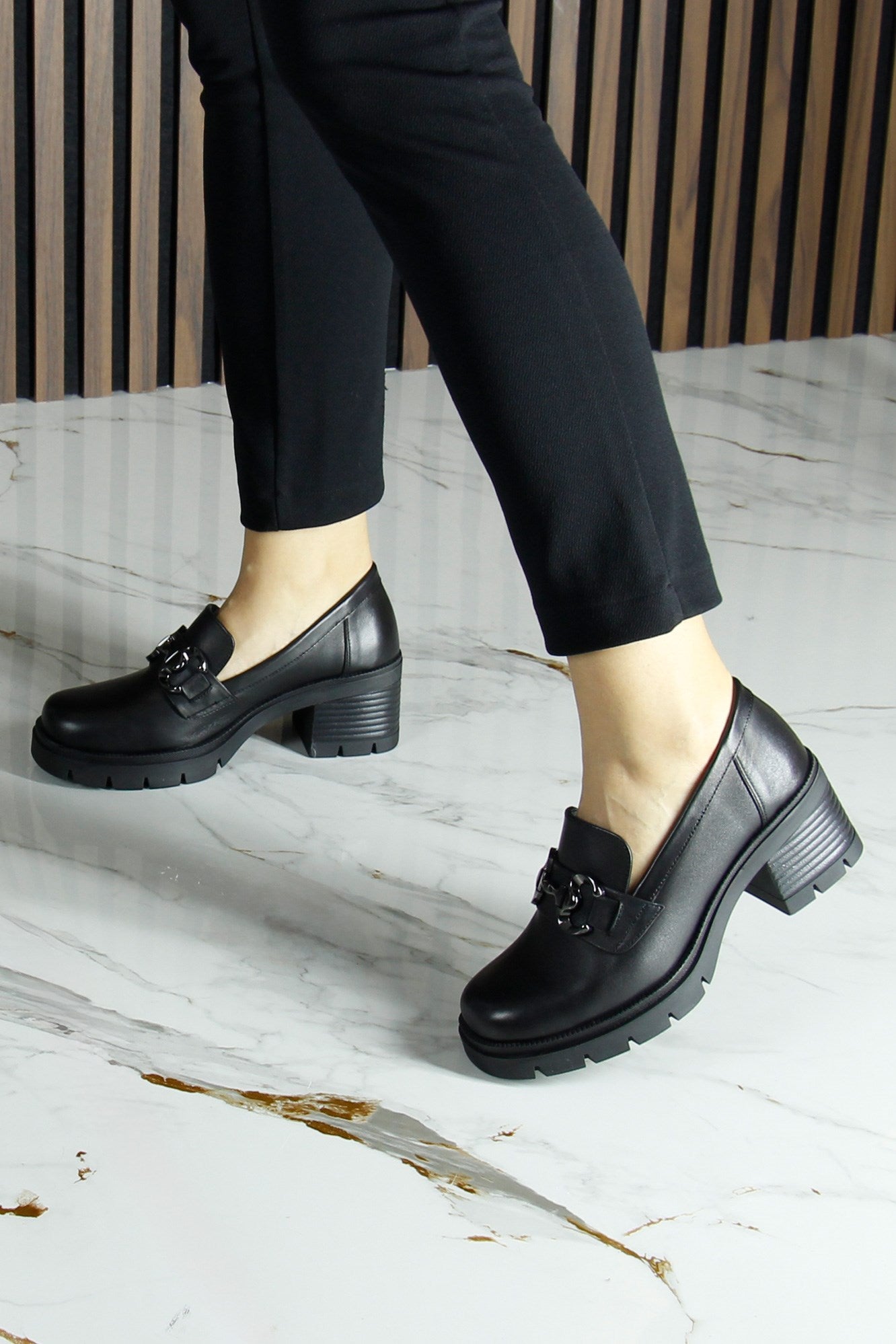 [MAX 5040] Siyah Hakiki Dana Derisi Tokalı Kalın Topuklu Günlük Loafer Ayakkabı