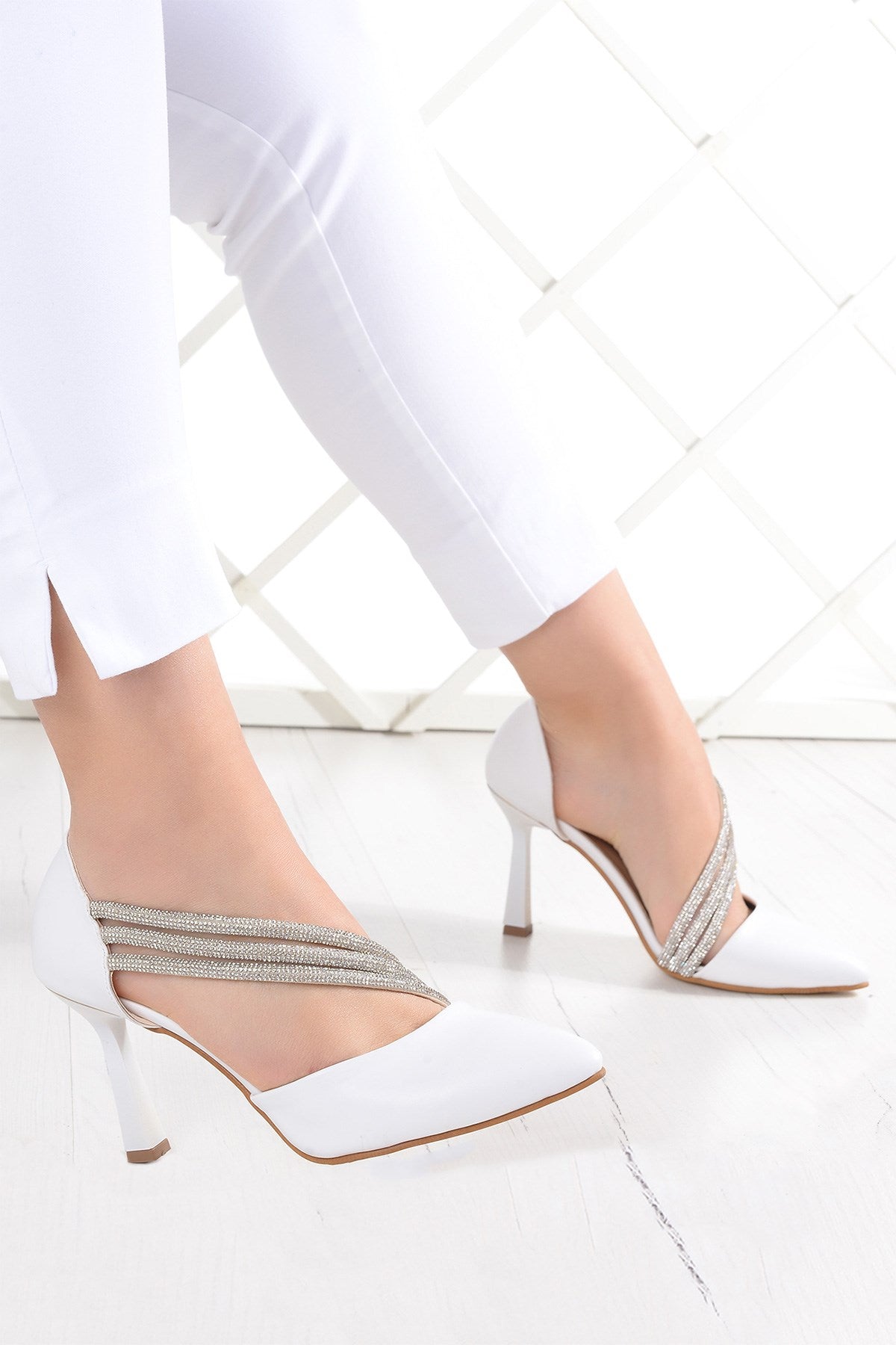 Alessi Beyaz Vegan Taşlı Abiye Ayakkabı 