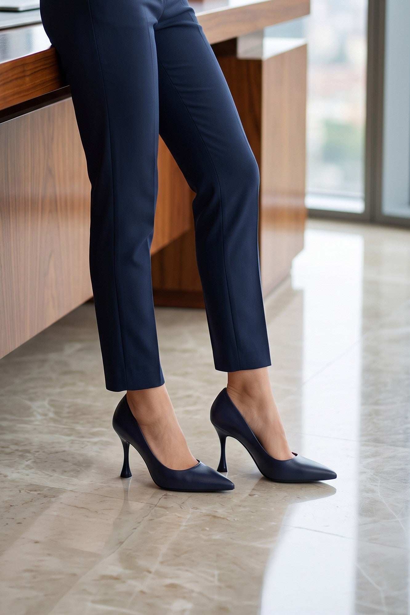 Suzanna Lacivert Hakiki Dana Derisi Sivri Burun Klasik İnce Topuklu Stiletto Ayakkabı