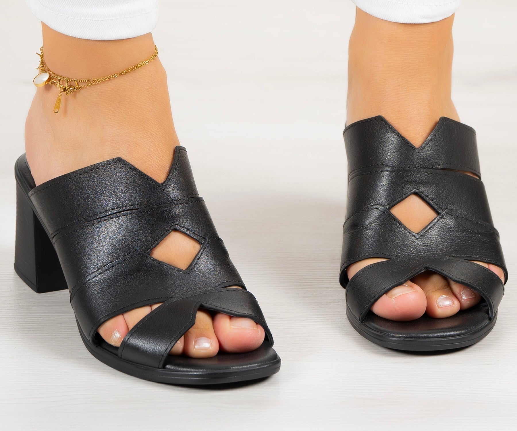 Bianca Siyah Hakiki Deri Kalın Topuklu Terlik