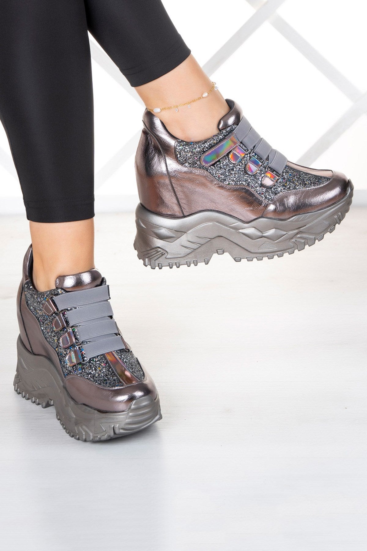 Alexandria Platin Simli Gizli Dolgu Topuklu Cırt Bantlı Günlük Ayakkabı