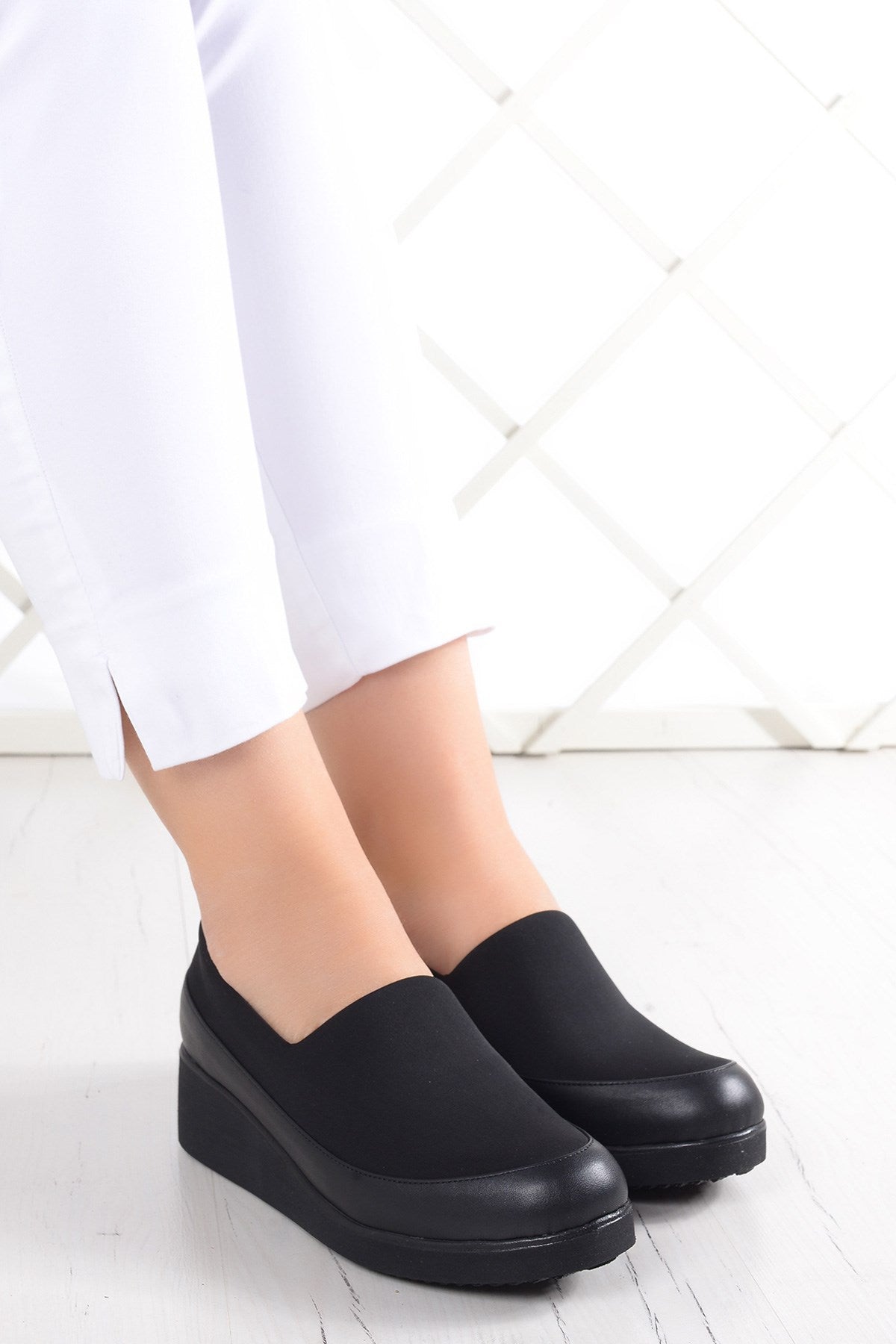 Rebecca Siyah Hakiki Deri Ön Yüz Streç Dolgu Topuklu Günlük Ayakkabı