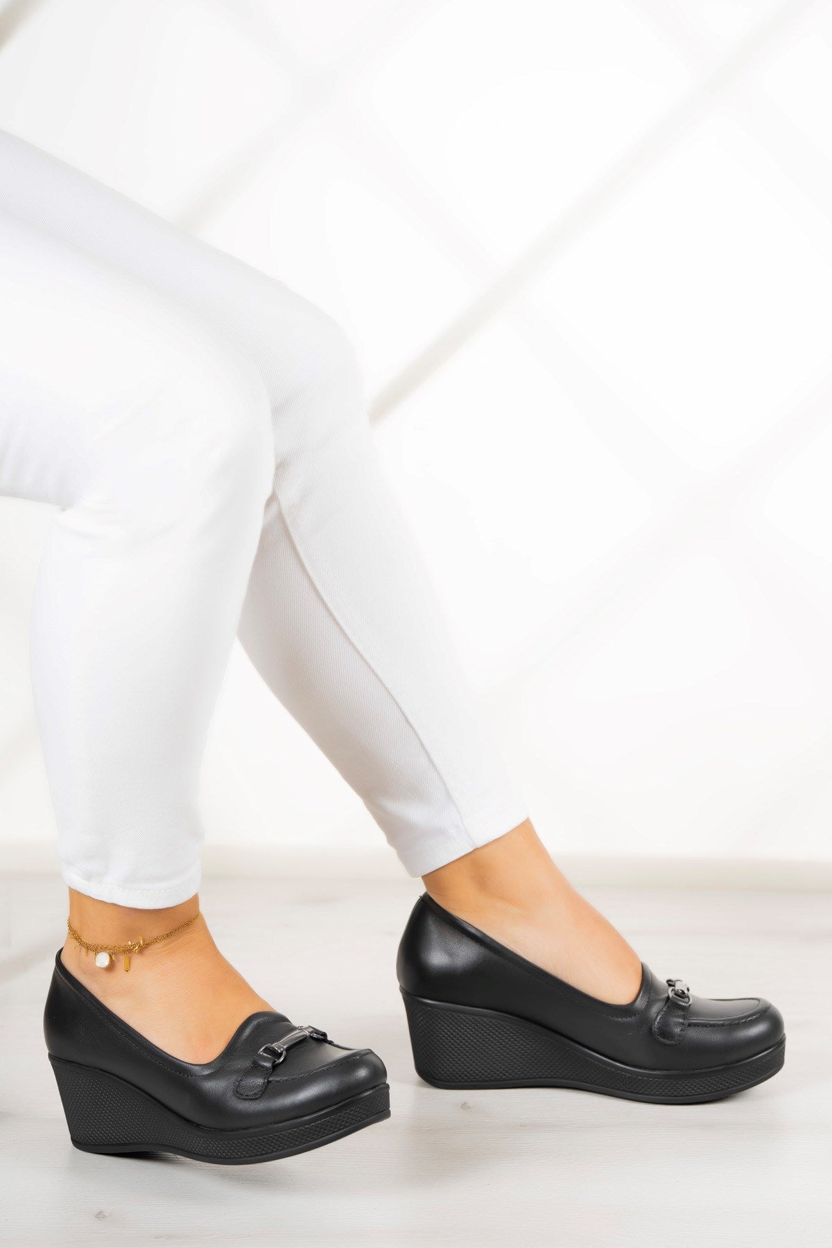 Maika Siyah Hakiki Deri Dolgu Topuklu Günlük Ayakkabı