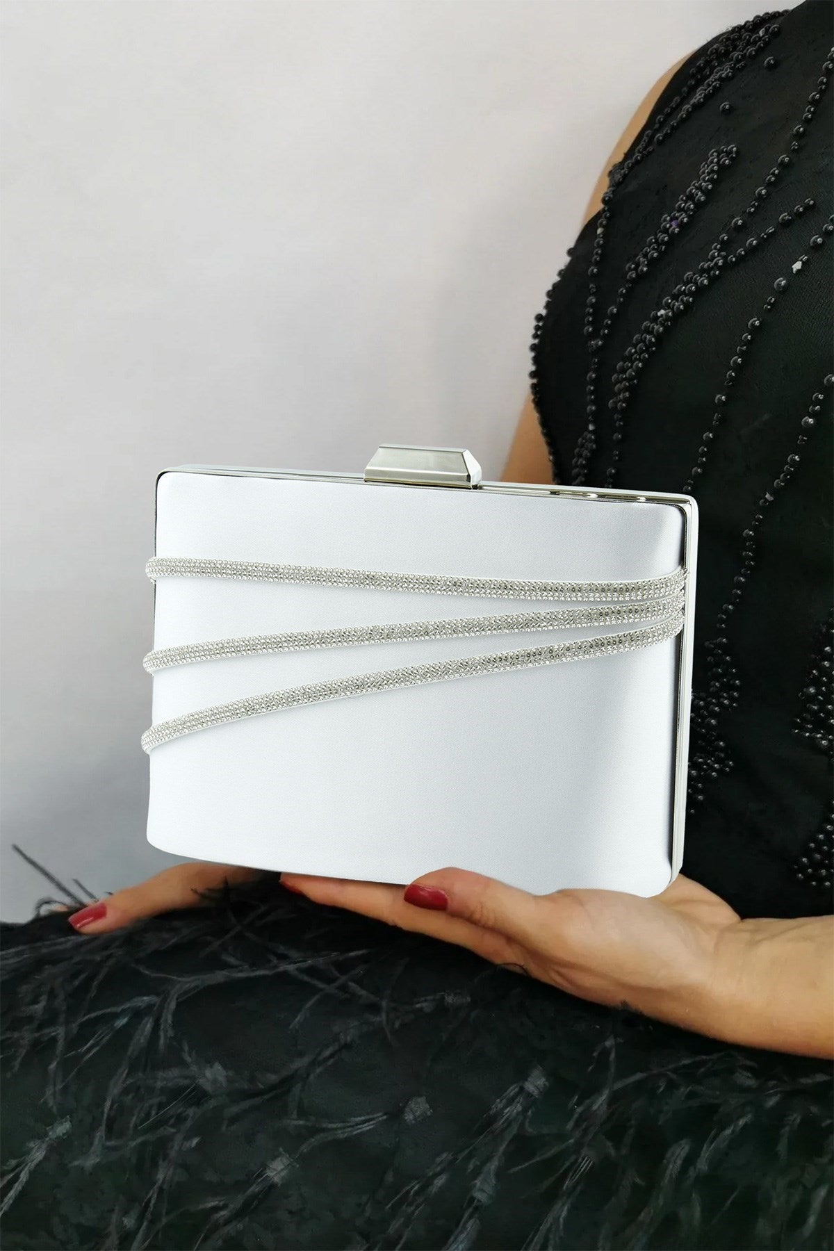 (ES0016AC) Gümüş Saten Kristal Taşlı Metal Saplı Zincir Askılı Abiye Çanta