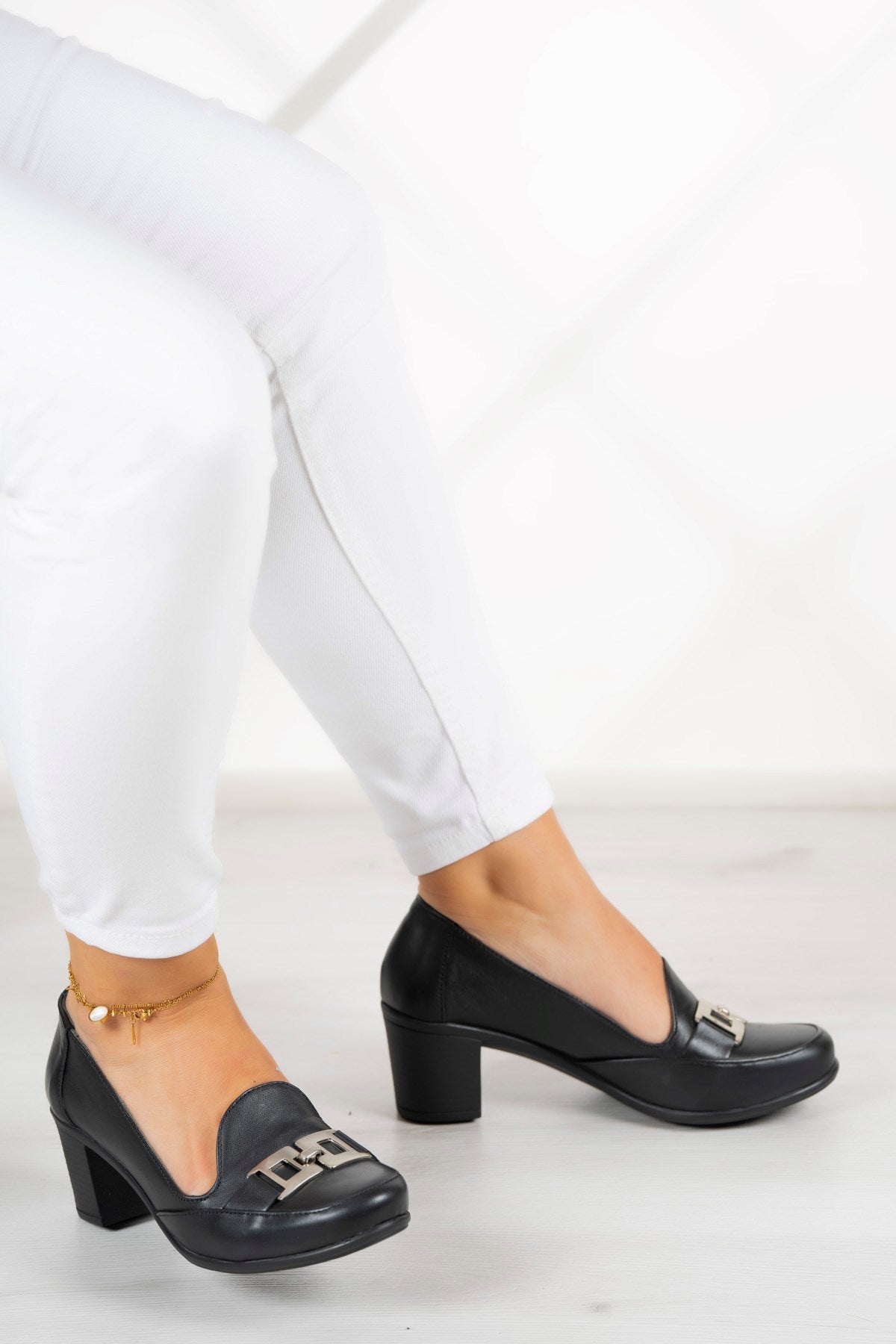 Emery Siyah Hakiki Deri Topuklu Loafer Ayakkabı