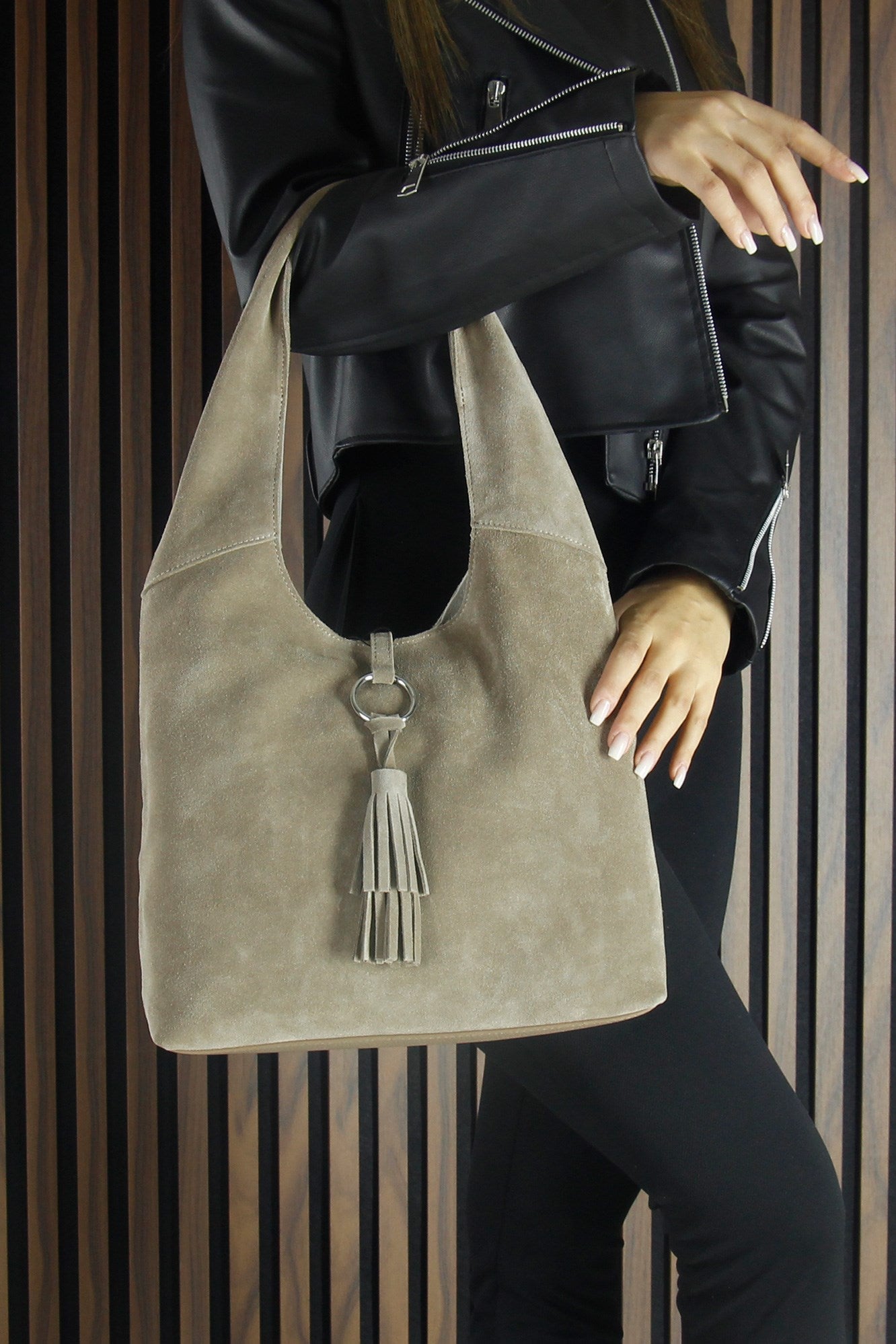 (VSN5015OC) Kum Hakiki Dana Süet Püsküllü Manyetik Kapaklı Orta Boy Günlük Omuz Çantası