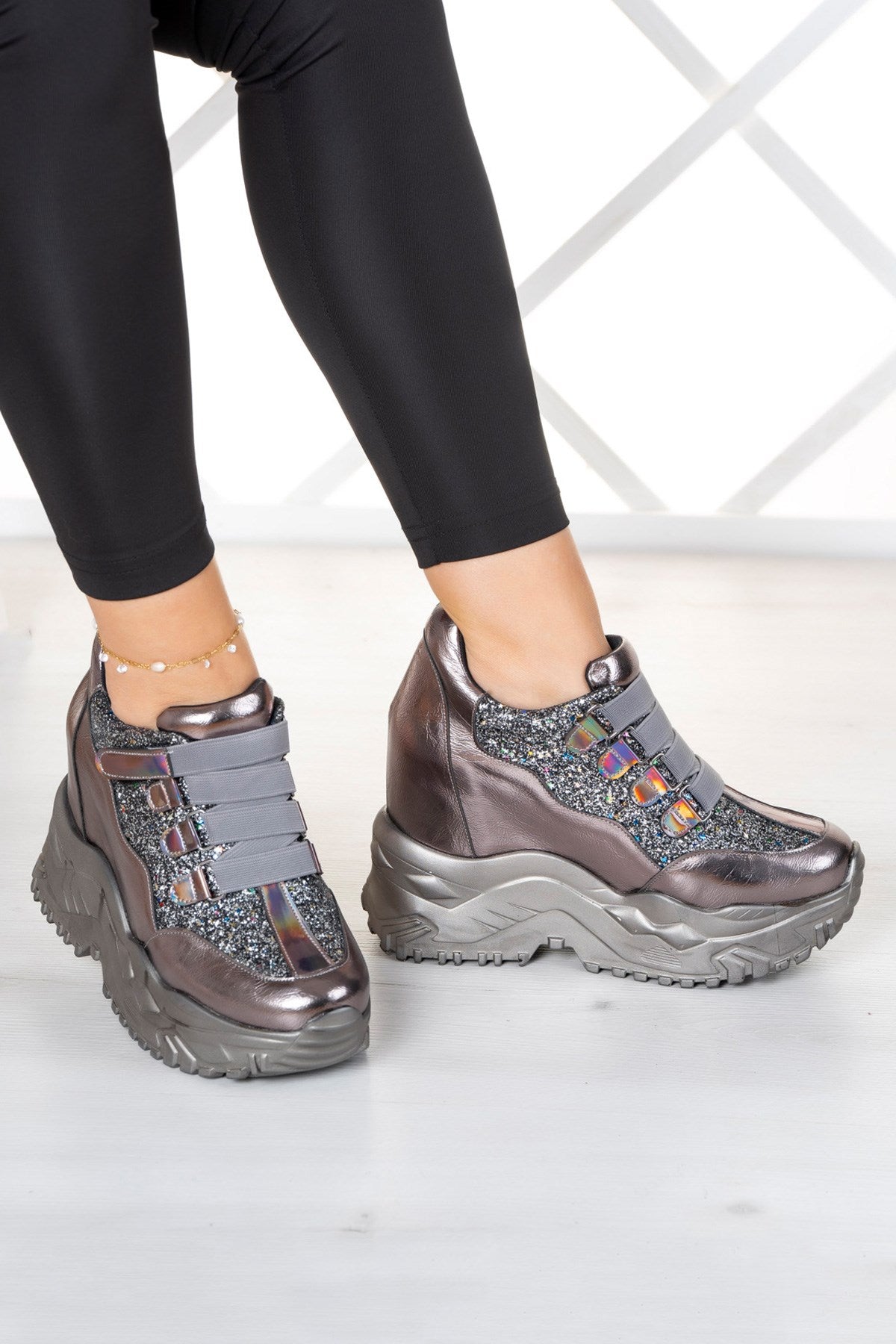 Alexandria Platin Simli Gizli Dolgu Topuklu Cırt Bantlı Günlük Ayakkabı