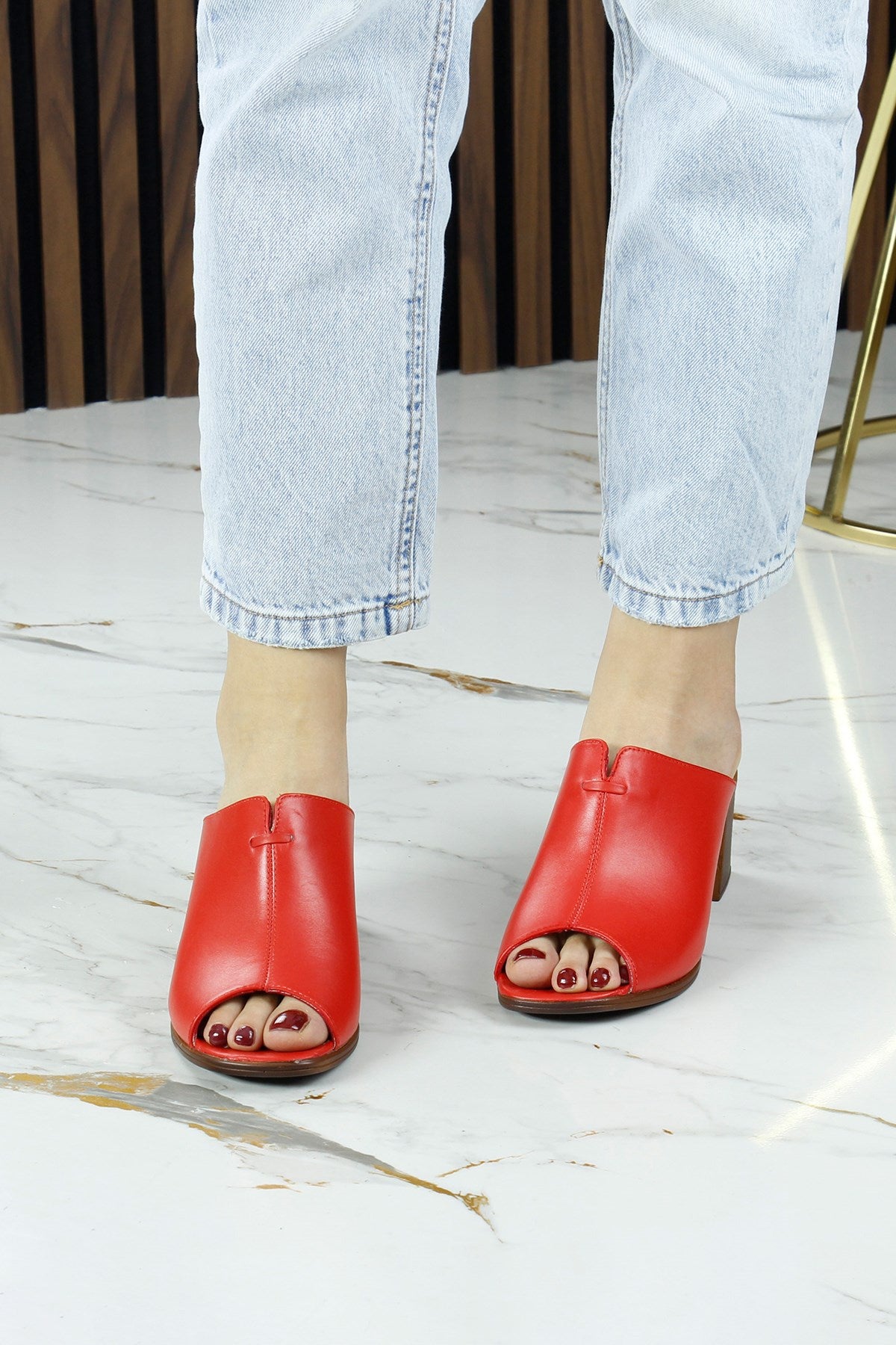 Valery Kırmızı Hakiki Dana Derisi Önü Açık Kalın Topuklu Terlik