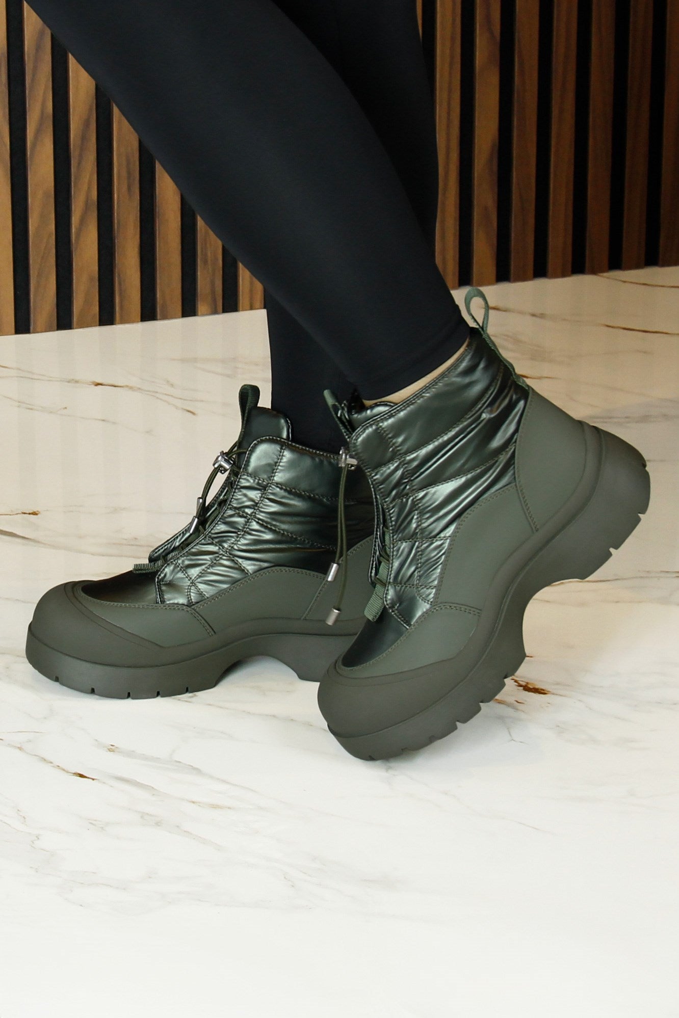 [8051] Yeşil Vegan Kalp Klipsli Lastik Bağcıklı Kürk Astarlı Yuvarlak Burun Günlük Bot