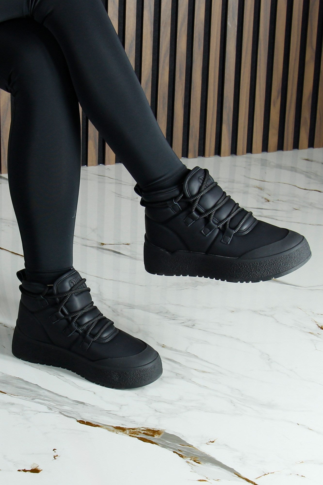 [261-BDLZ2004] Siyah Vegan Kürk Astarlı Bağcıklı Yuvarlak Burun Flatform Taban Günlük Bot