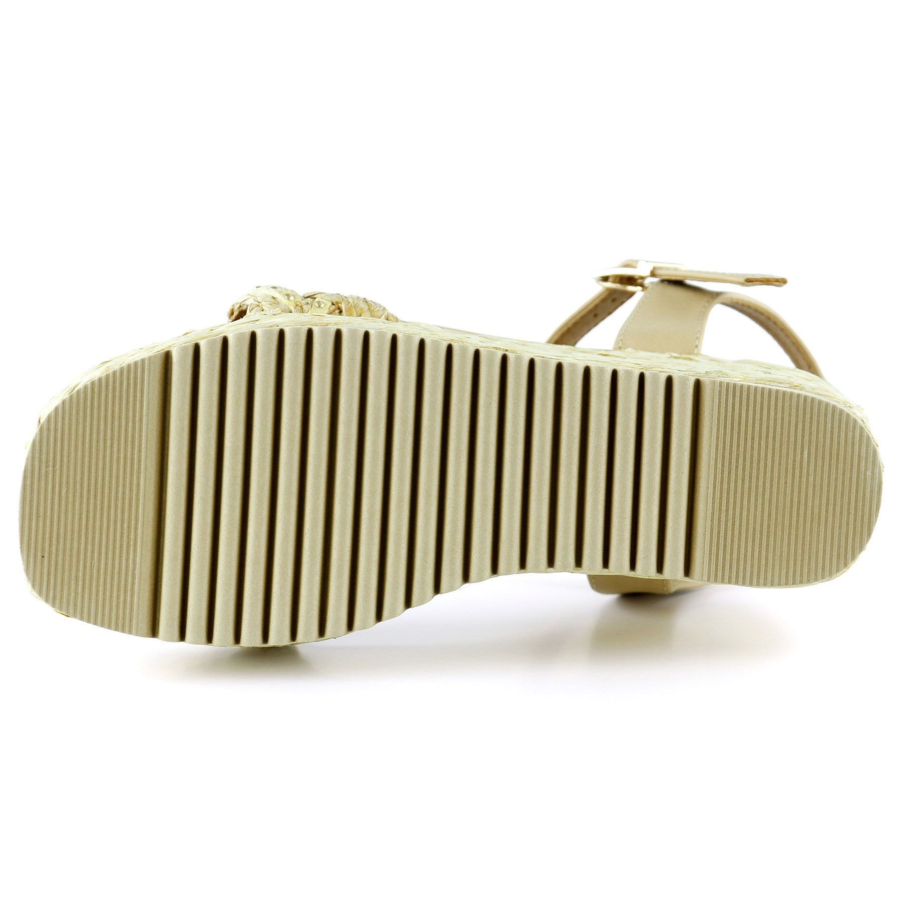 [7074] Bej İnci İşlemeli Tokalı Hasır Örgü Görünümlü Dolgu Topuklu Sandalet