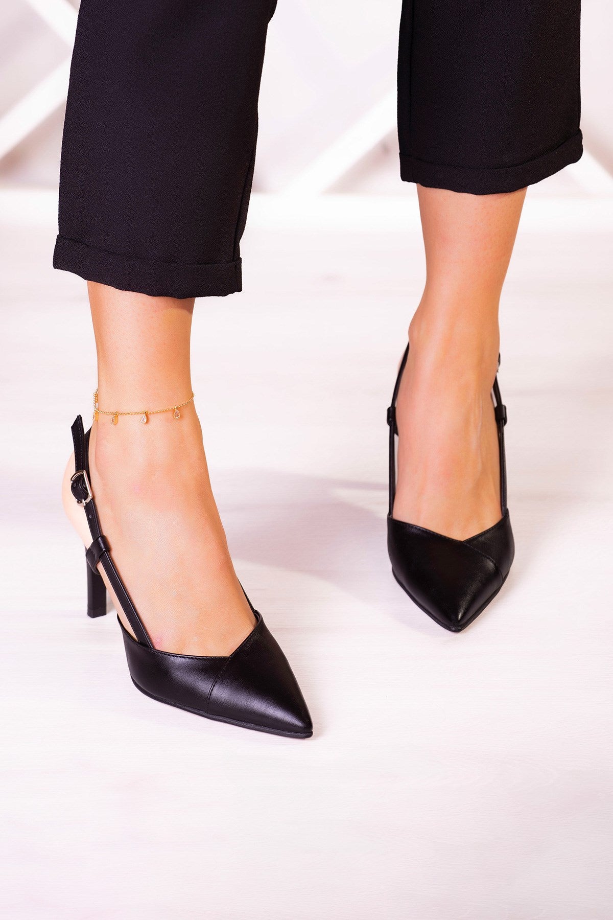 Sacha Siyah Arkası Açık Stiletto