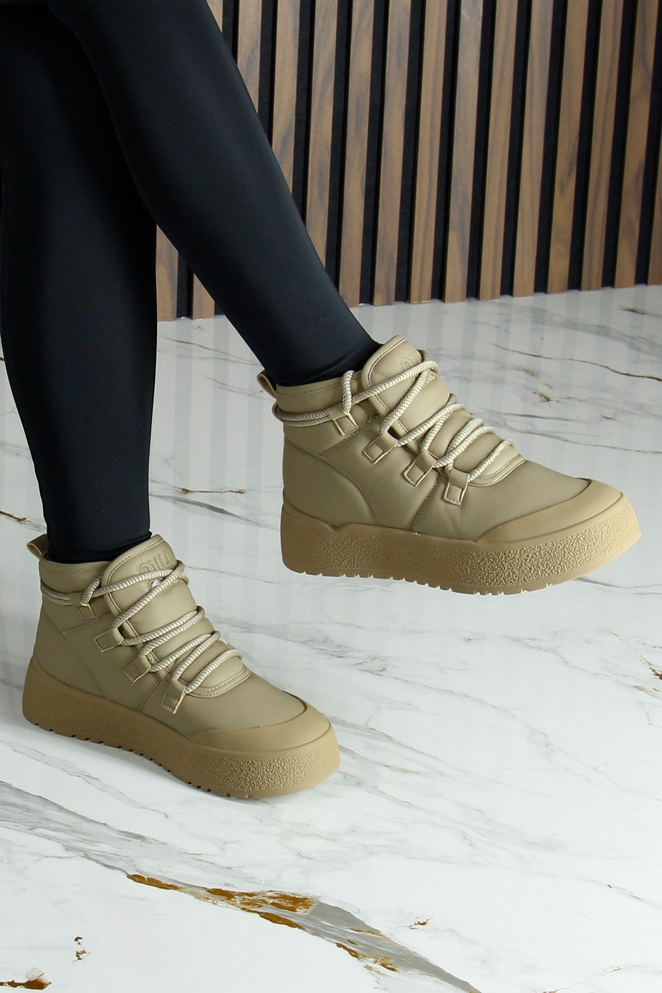 [261-BDLZ2004] Vizon Vegan Kürk Astarlı Bağcıklı Yuvarlak Burun Flatform Taban Günlük Bot