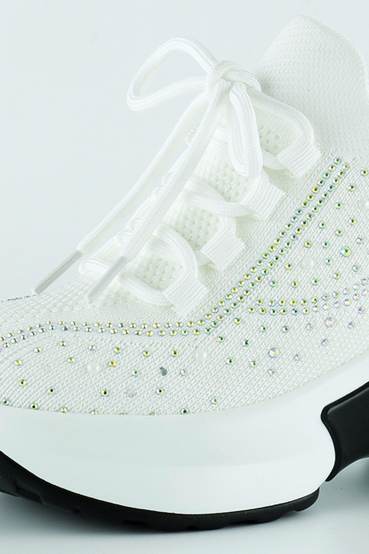 [5035] Beyaz Örgü Dokuma Kristal Taşlı Bağcıklı Hava Yastıklı Taban Gizli Dolgu Slip-on Sneaker