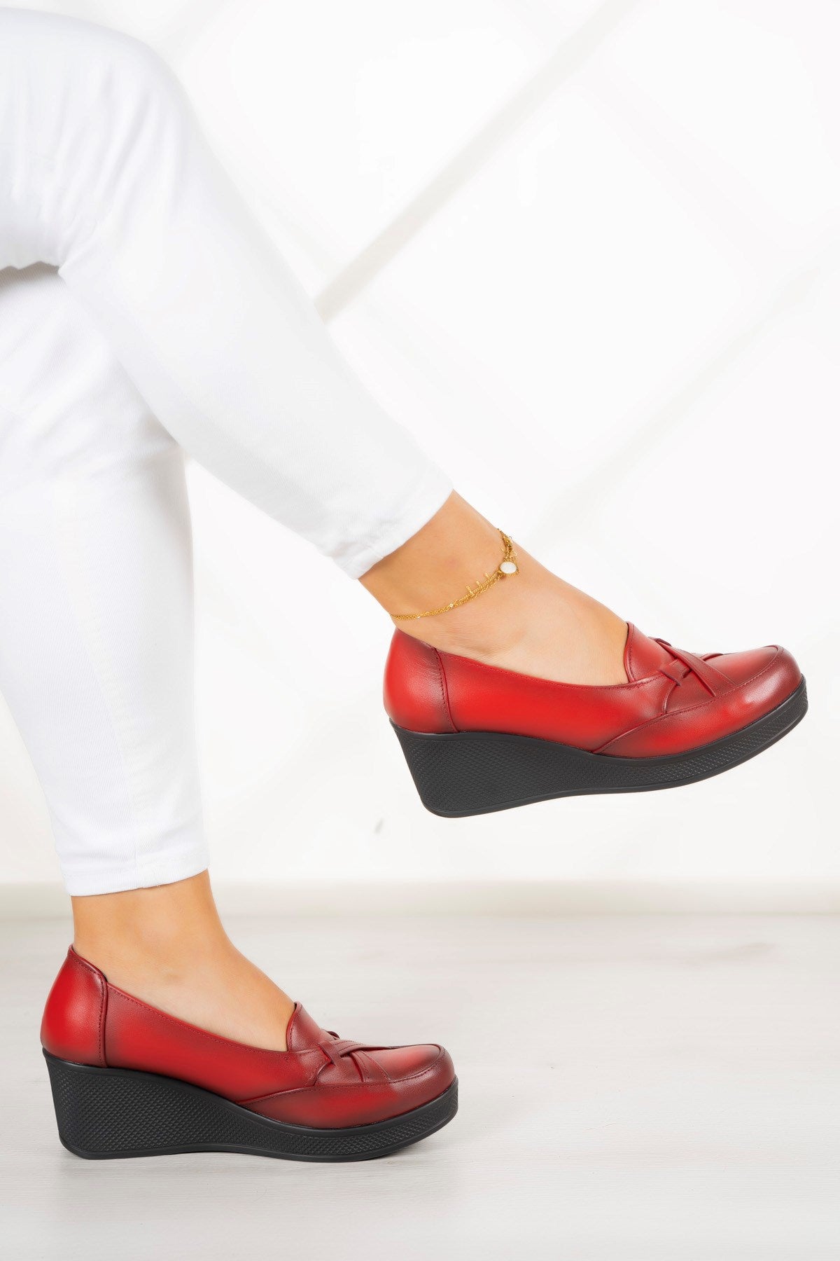 Shay Kırmızı Hakiki Deri Çapraz Bant Detaylı Dolgu Topuklu Günlük Ayakkabı