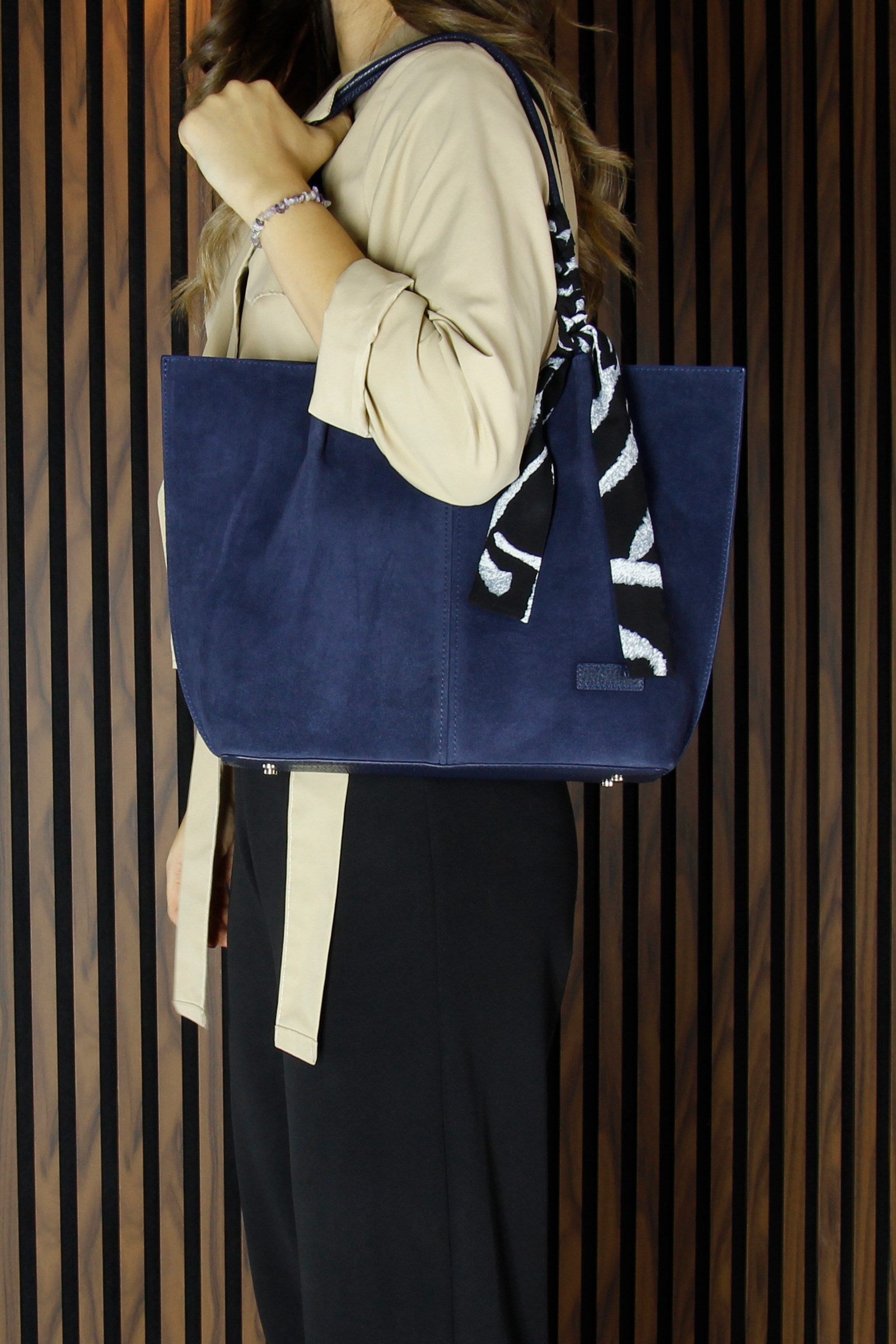 (VSN3093OC) Lacivert Hakiki Dana Süet Manyetik Kapaklı Büyük Boy Günlük Omuz Çantası ve Askılı El Çantası