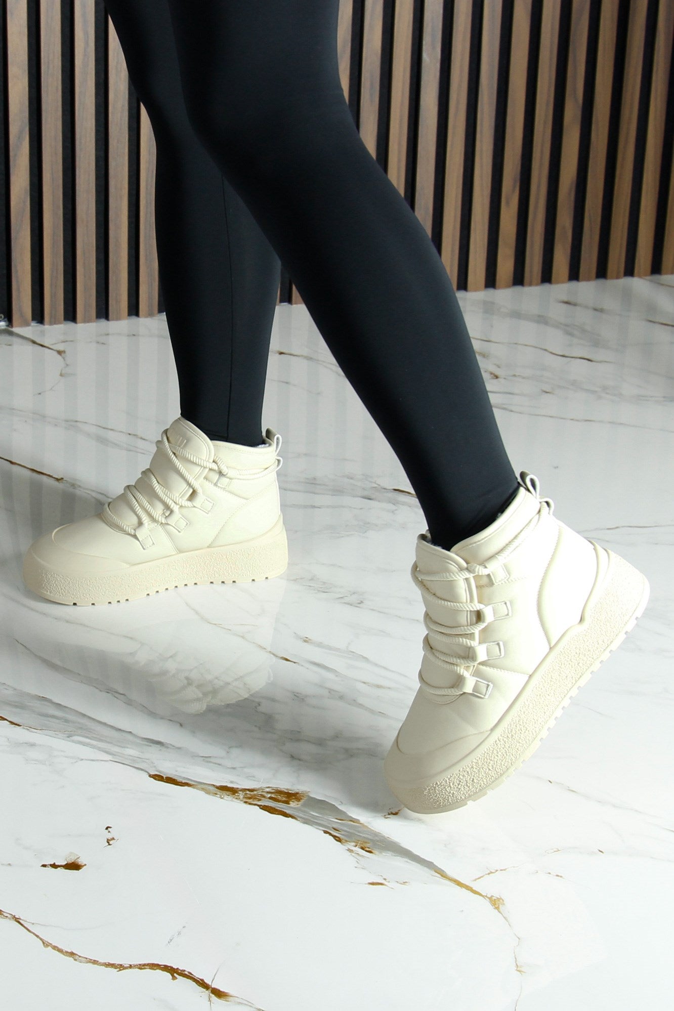 [261-BDLZ2004] Bej Vegan Kürk Astarlı Bağcıklı Yuvarlak Burun Flatform Taban Günlük Bot