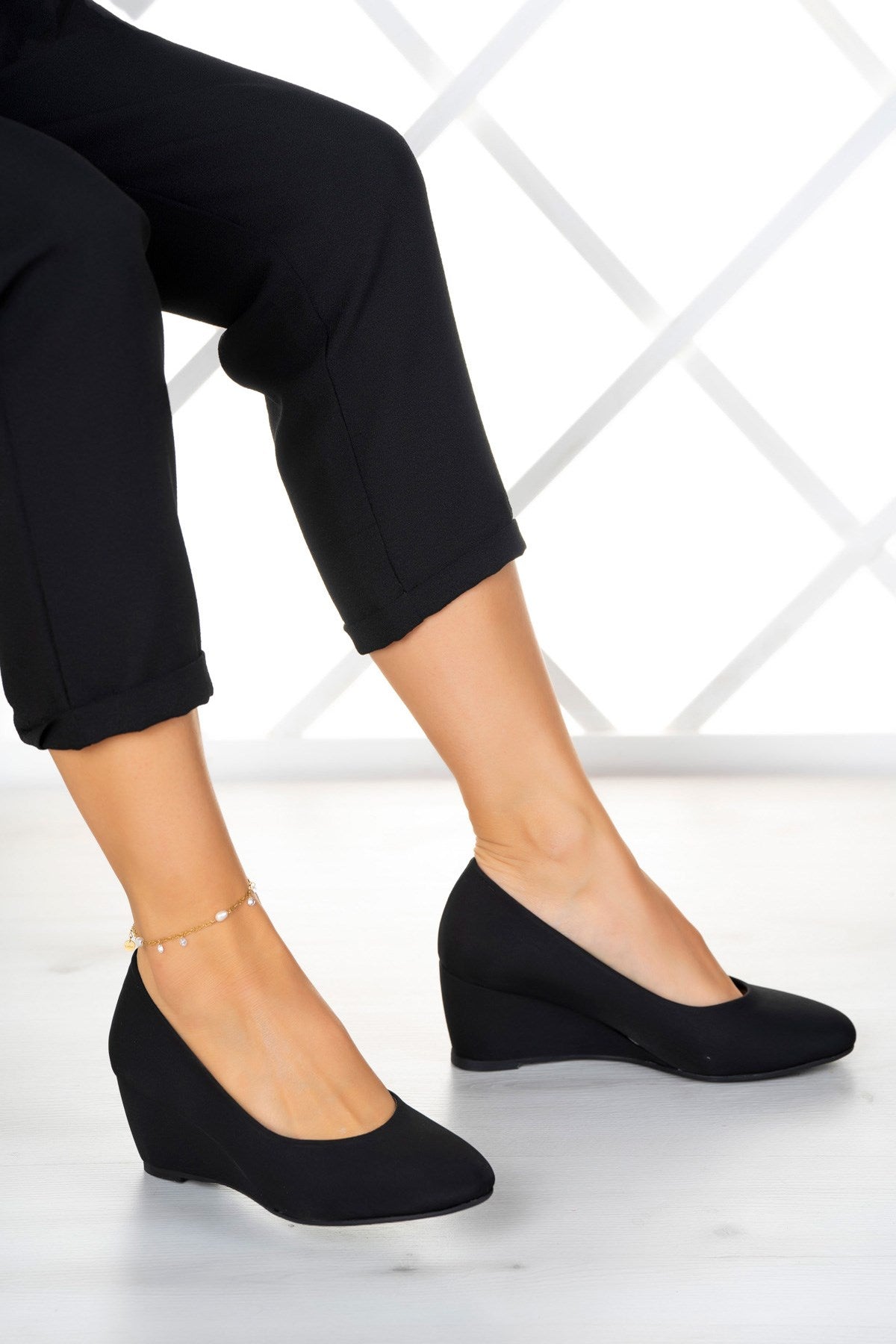 Maya Siyah Krep Dolgu Topuklu Ayakkabı