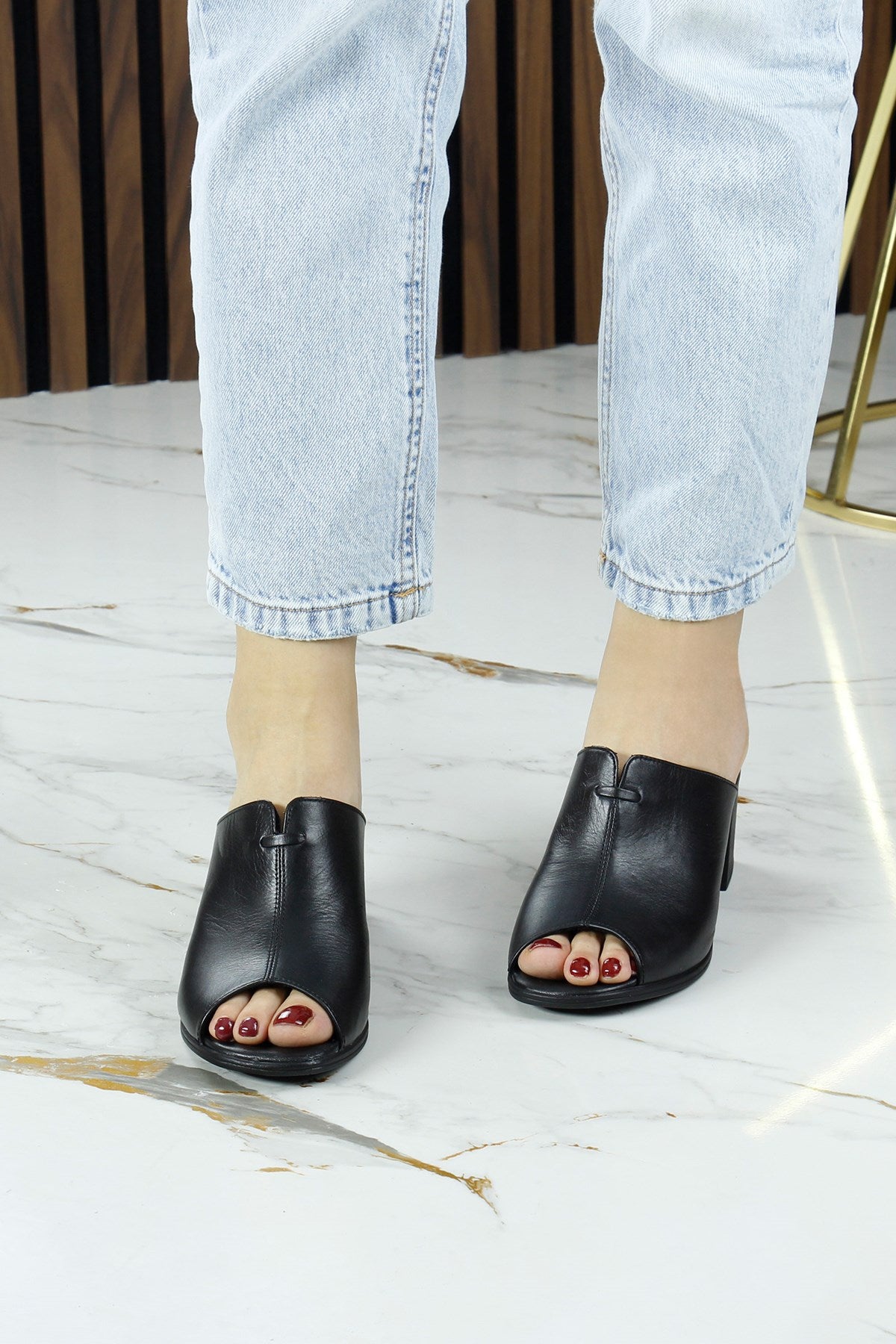 Valery Siyah Hakiki Dana Derisi Önü Açık Kalın Topuklu Terlik