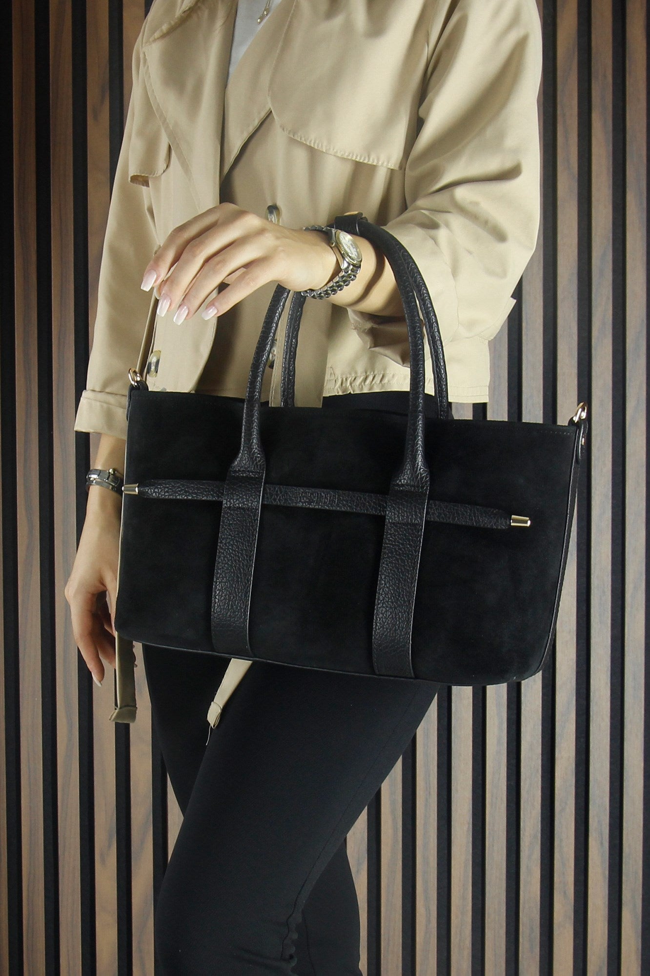 (VSN5014OC) Siyah Hakiki Dana Süet Fermuarlı Üç Bölmeli İç Cepli Askılı Orta Boy Günlük Omuz Çantası