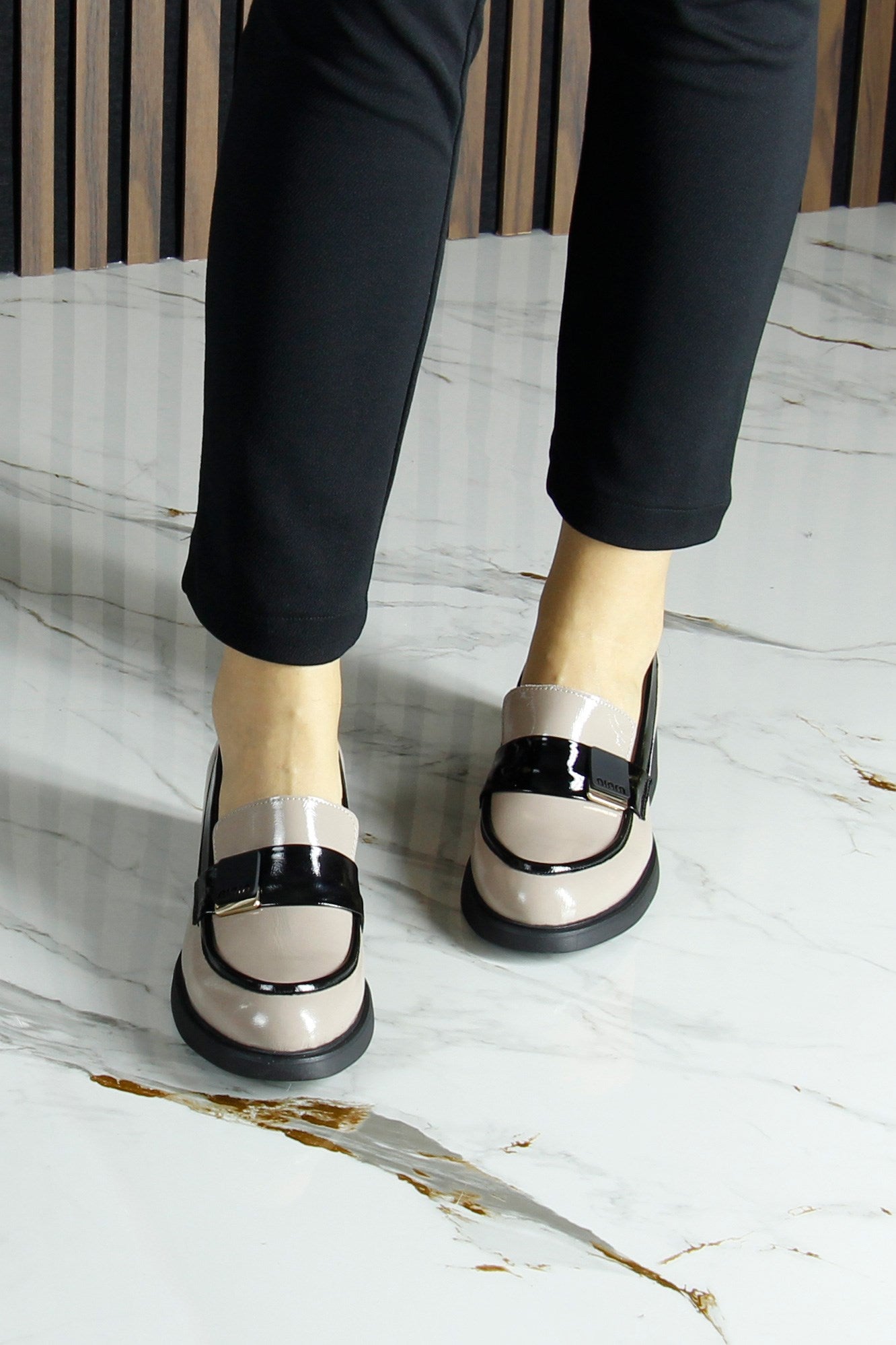 [MAX 54-141] Vizon Siyah Rugan Hakiki Dana Derisi Tokalı Kalın Topuklu Günlük Loafer Ayakkabı