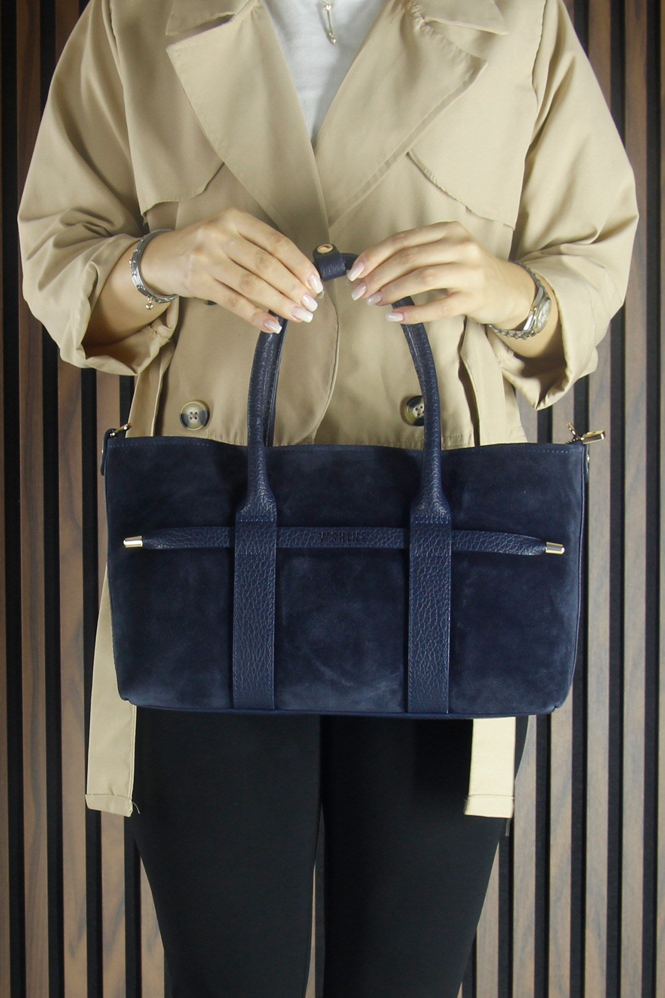 (VSN5014OC) Lacivert Hakiki Dana Süet Fermuarlı Üç Bölmeli İç Cepli Askılı Orta Boy Günlük Omuz Çantası